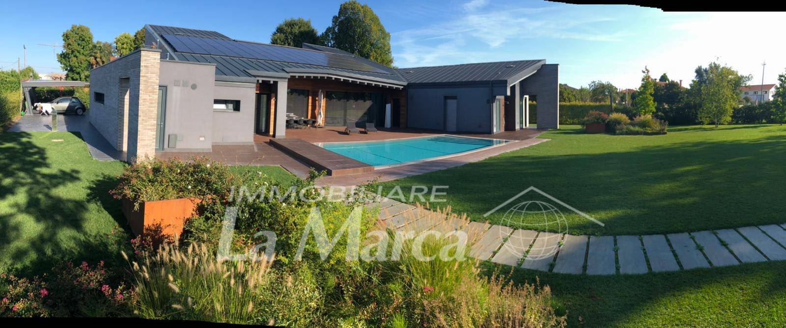 VILLA SINGOLA in vendita a Treviso