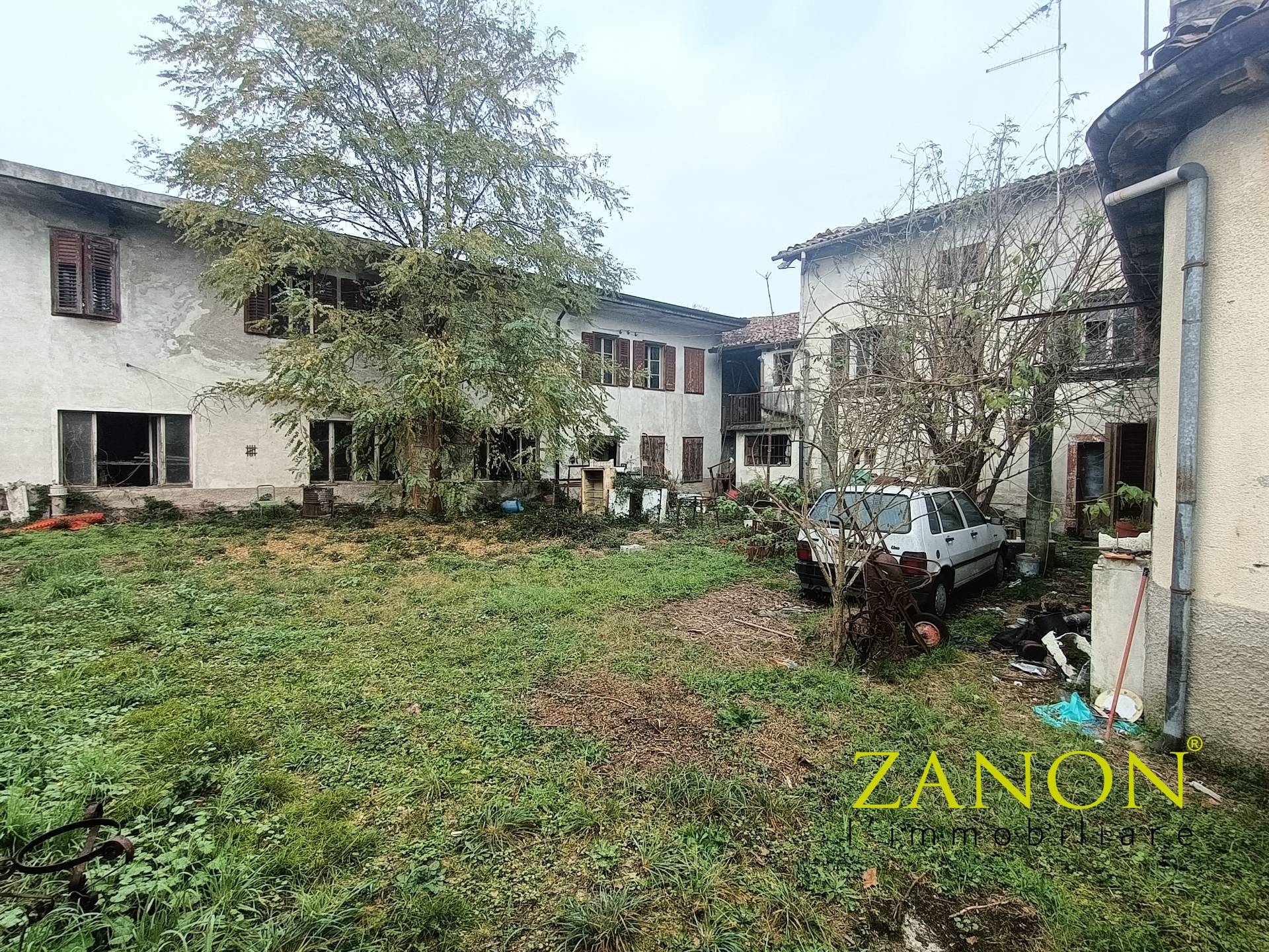 Compendio immobiliare in vendita a Sagrado