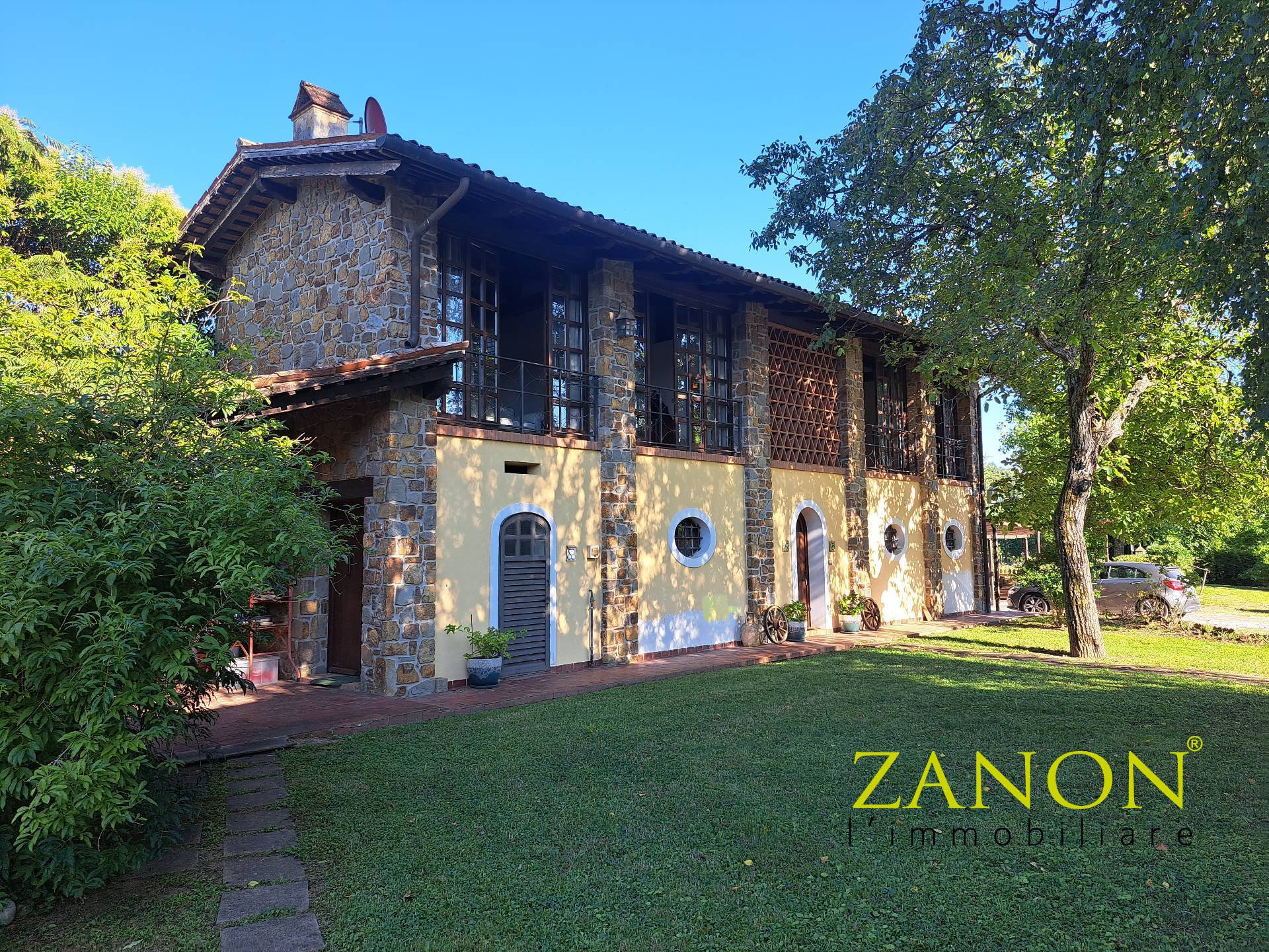 Compendio immobiliare in vendita a Dolegna del Collio