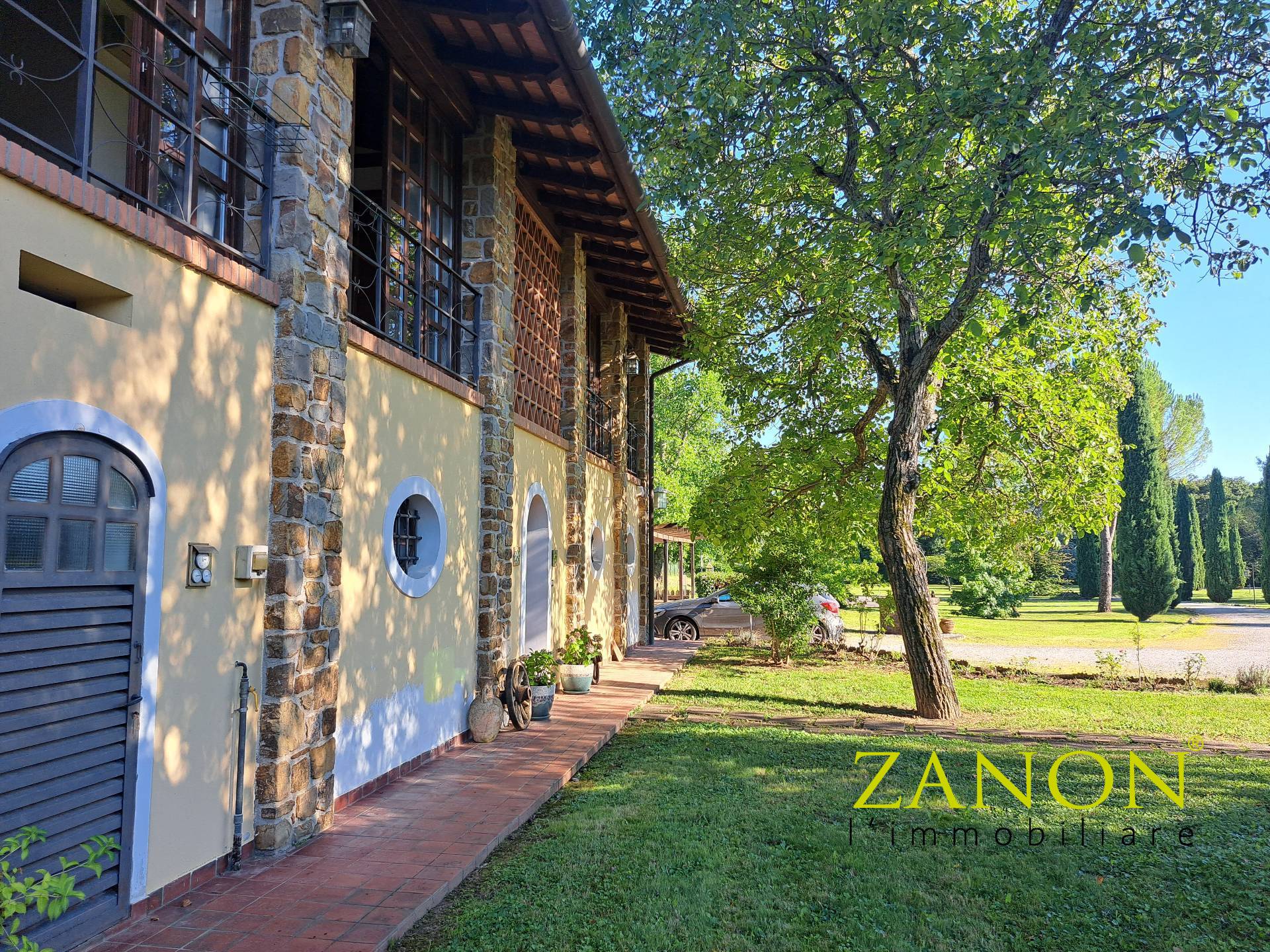 Compendio immobiliare in vendita a Dolegna del Collio