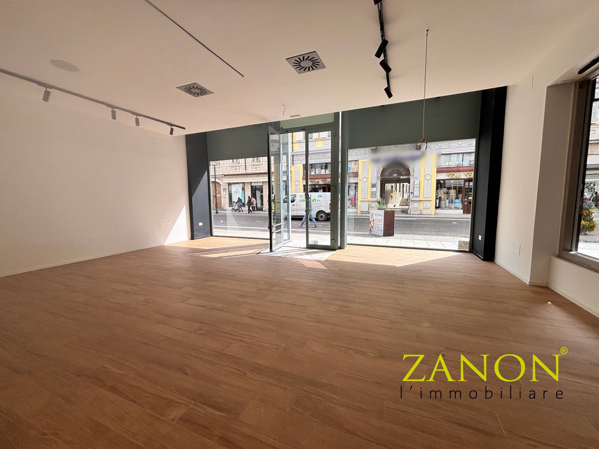 Locale commerciale in affitto a Gorizia, Centrale Corsi