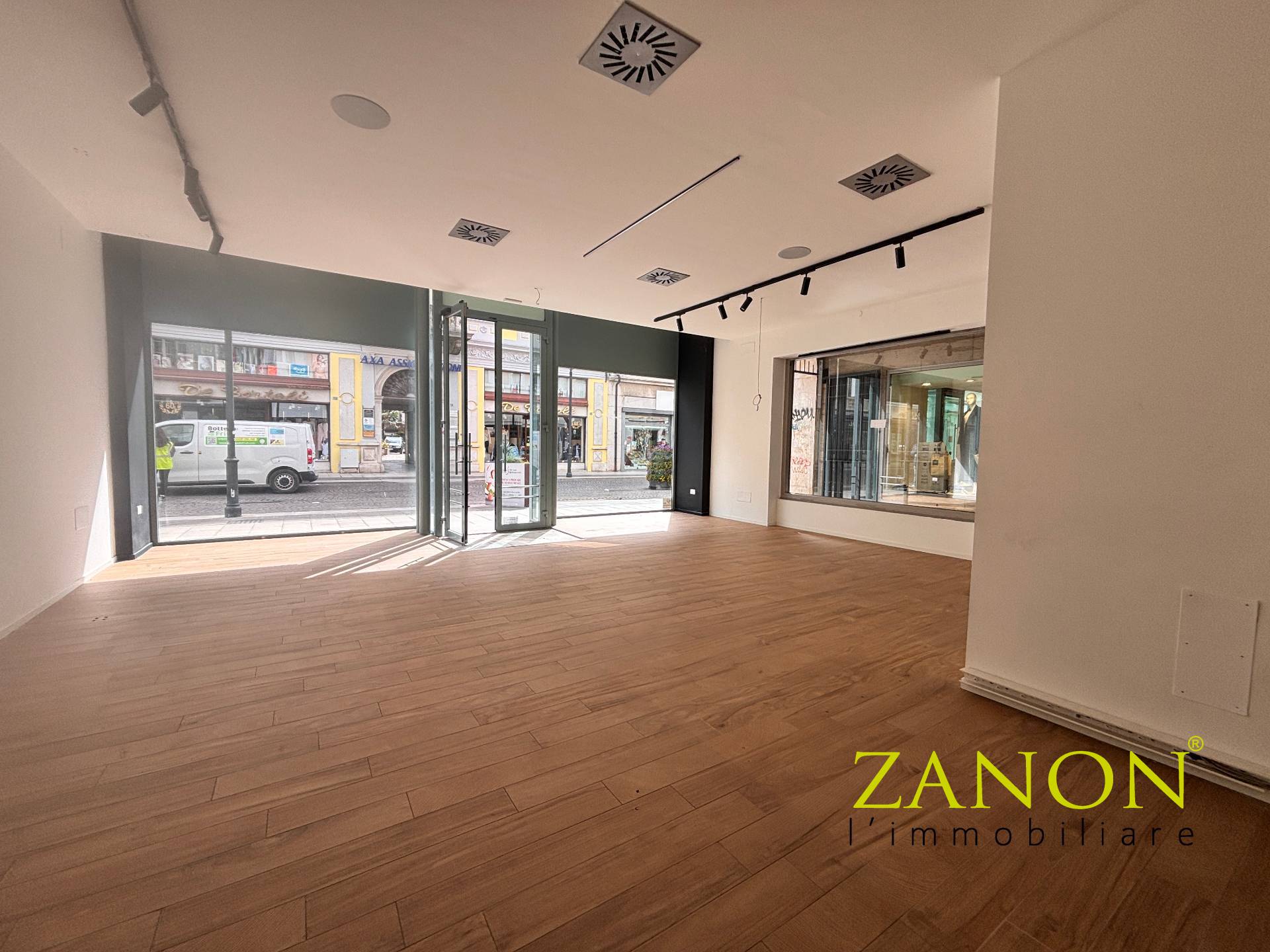 Locale commerciale in affitto a Gorizia, Centrale Corsi