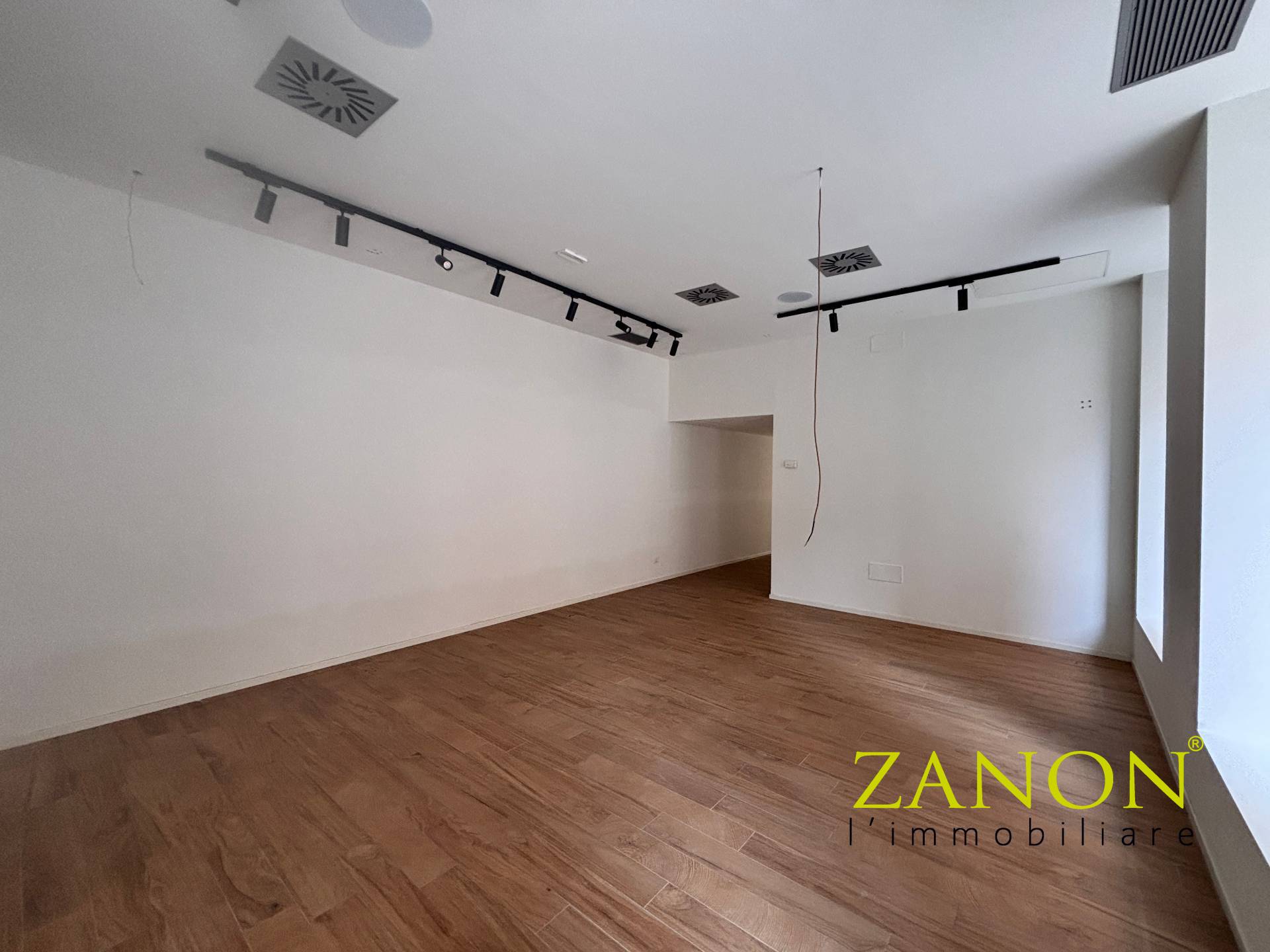 Locale commerciale in affitto a Gorizia, Centrale Corsi