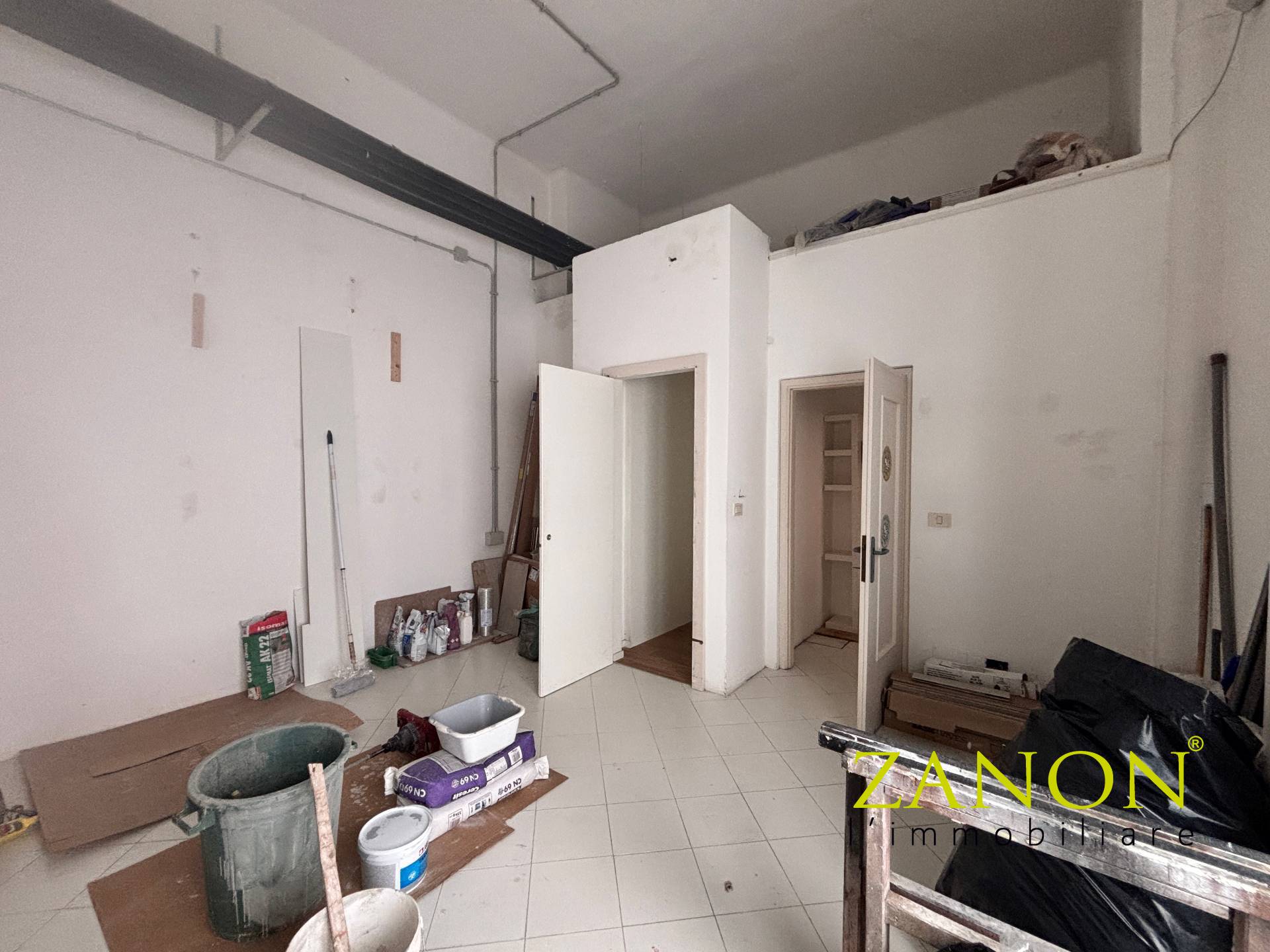 Locale commerciale in affitto a Gorizia, Centrale Corsi