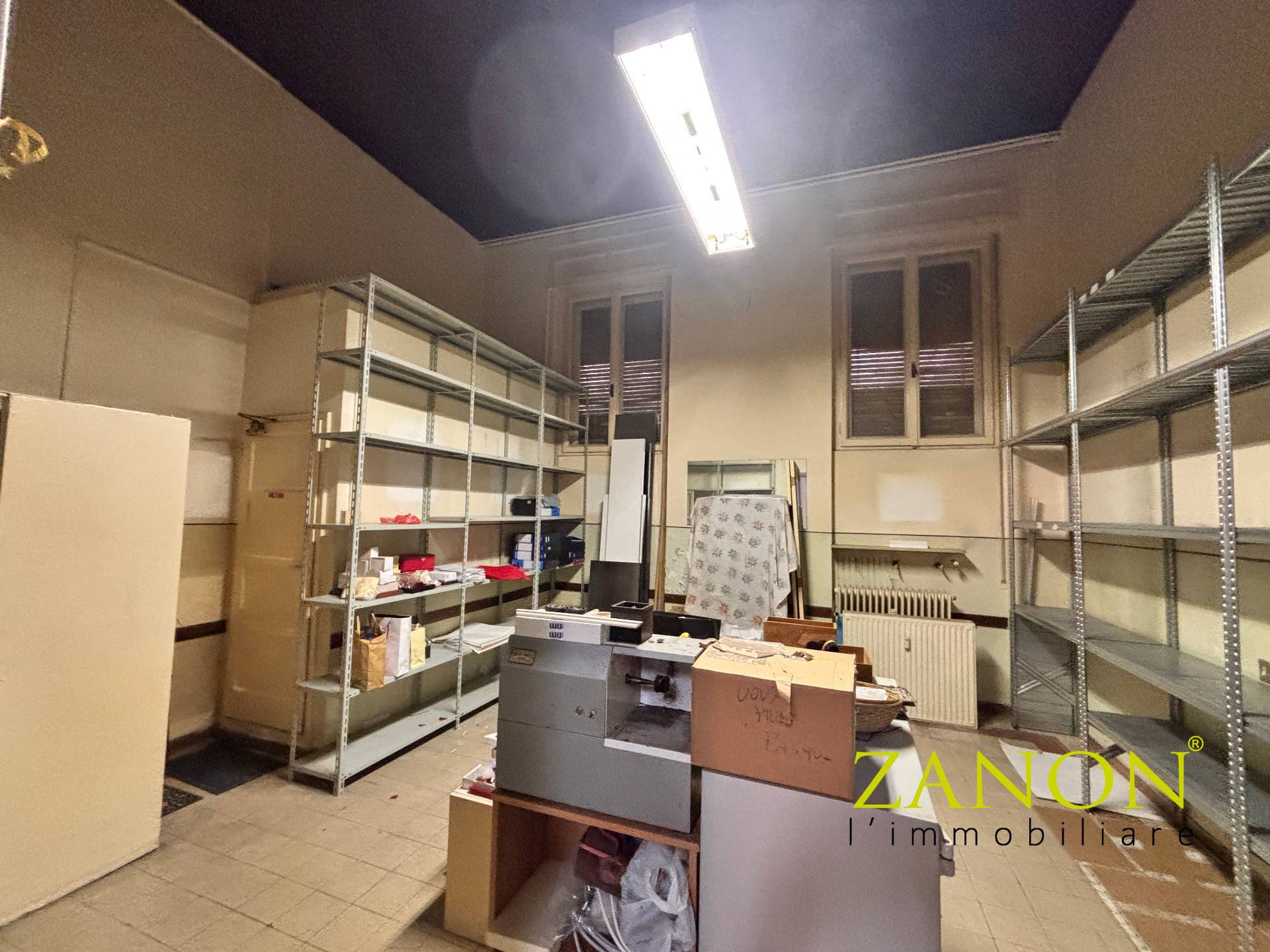 Locale commerciale in vendita a Gorizia, Centro storico
