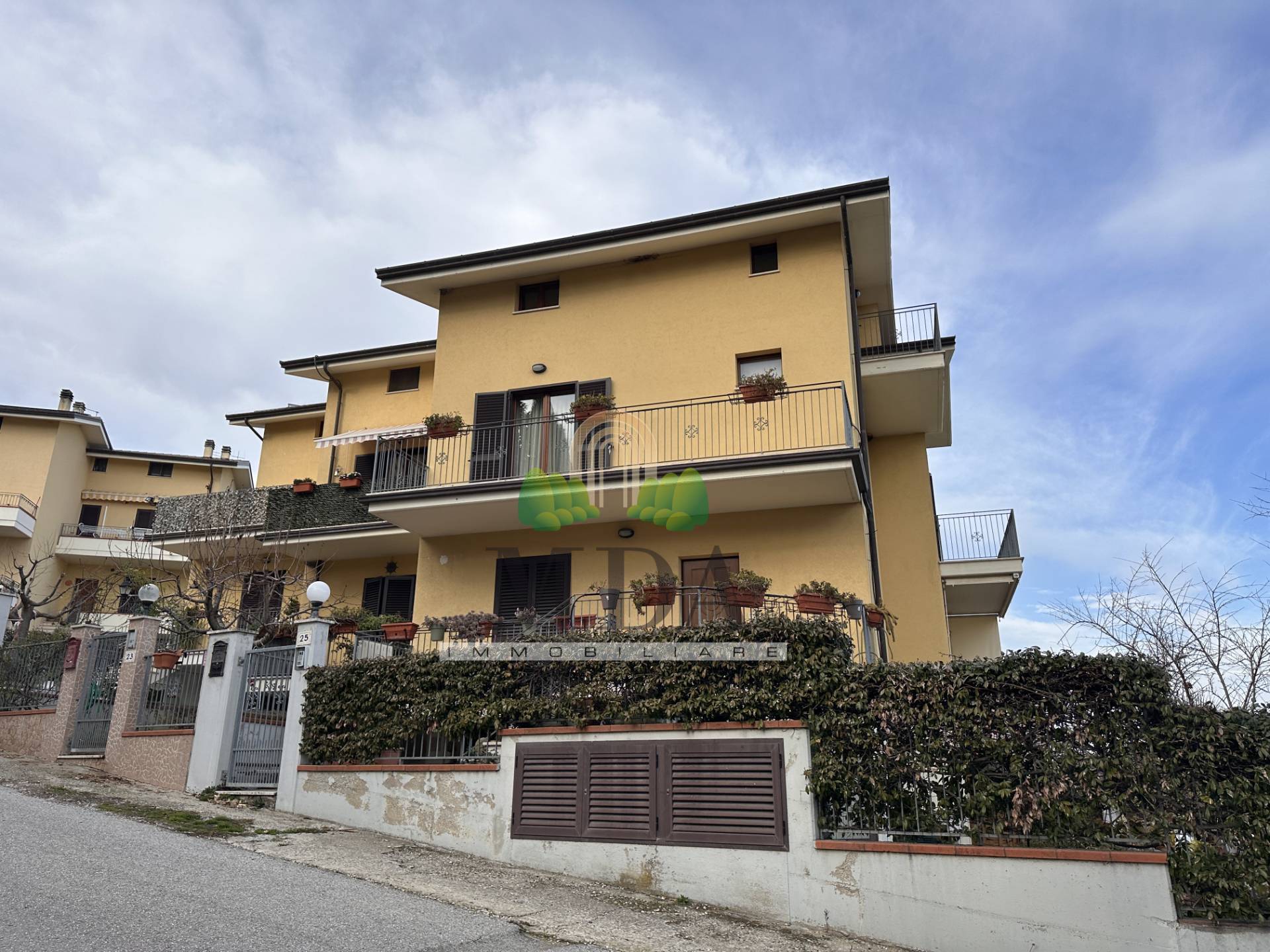 Villa con terrazzo a Mosciano Sant'Angelo