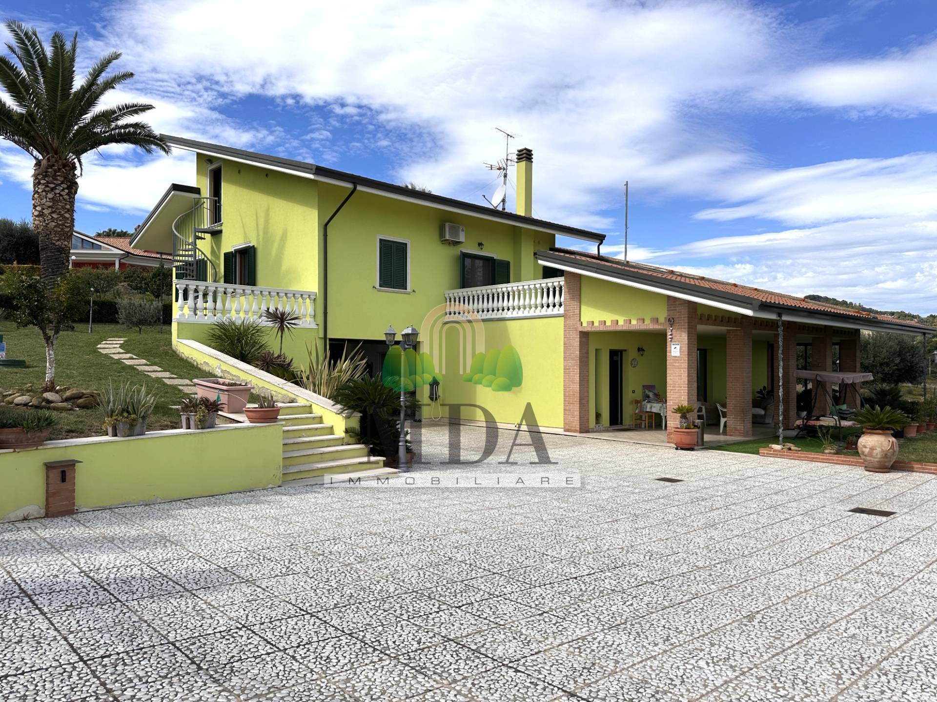 Villa con terrazzo, Martinsicuro zona collinare