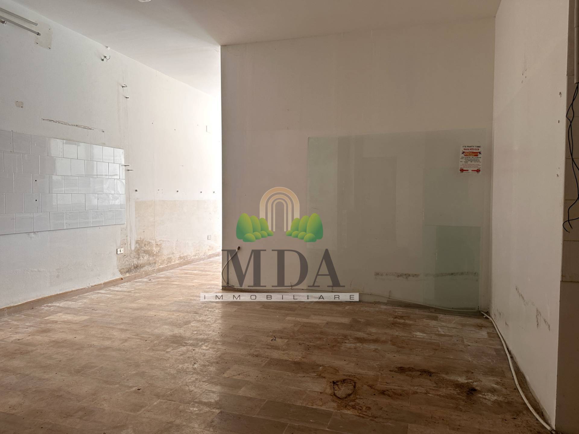 Locale commerciale in vendita a Martinsicuro, Villa Rosa