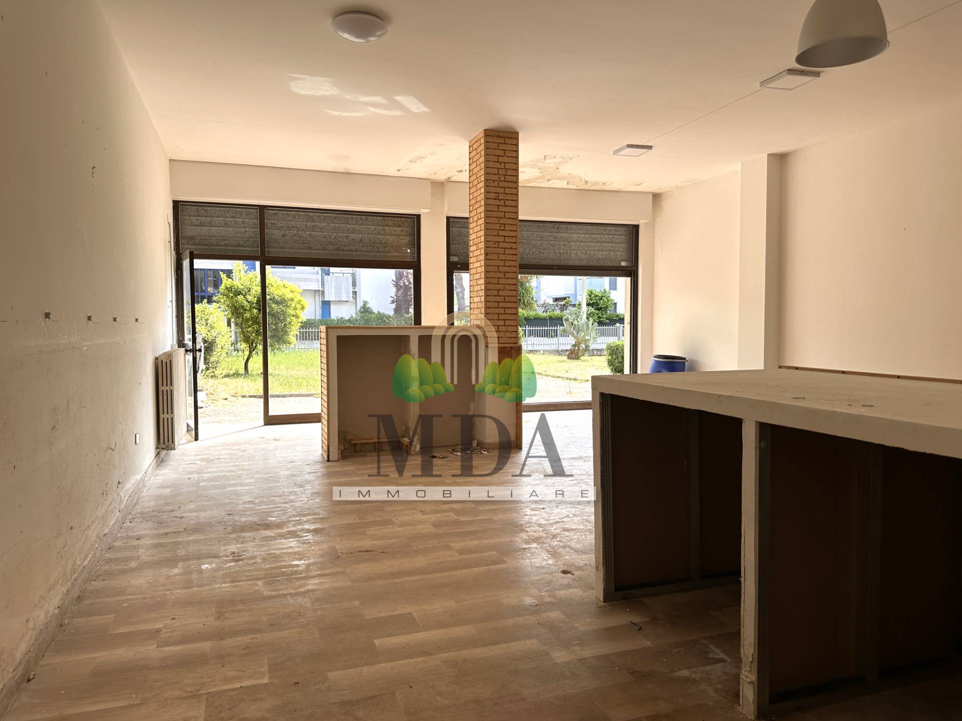 Locale commerciale in vendita a Martinsicuro, Villa Rosa