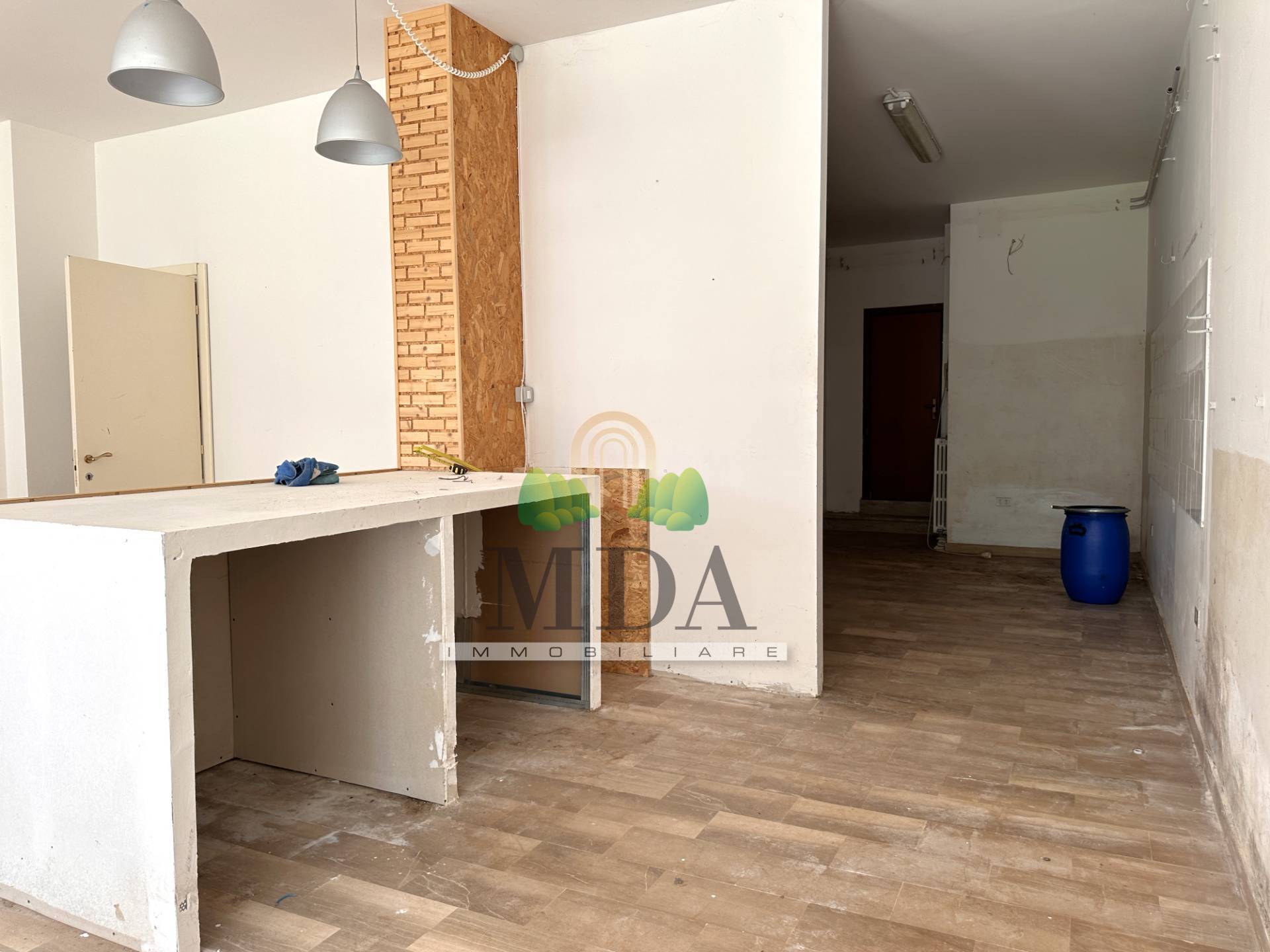 Locale commerciale in vendita a Martinsicuro, Villa Rosa