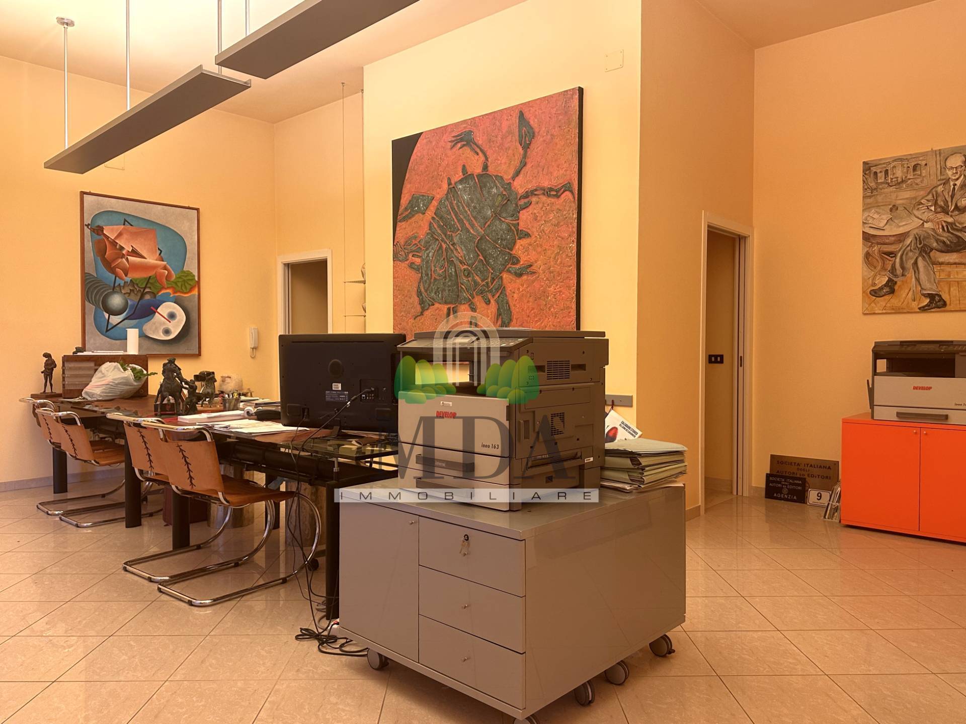 Locale commerciale in vendita a Nereto, centro