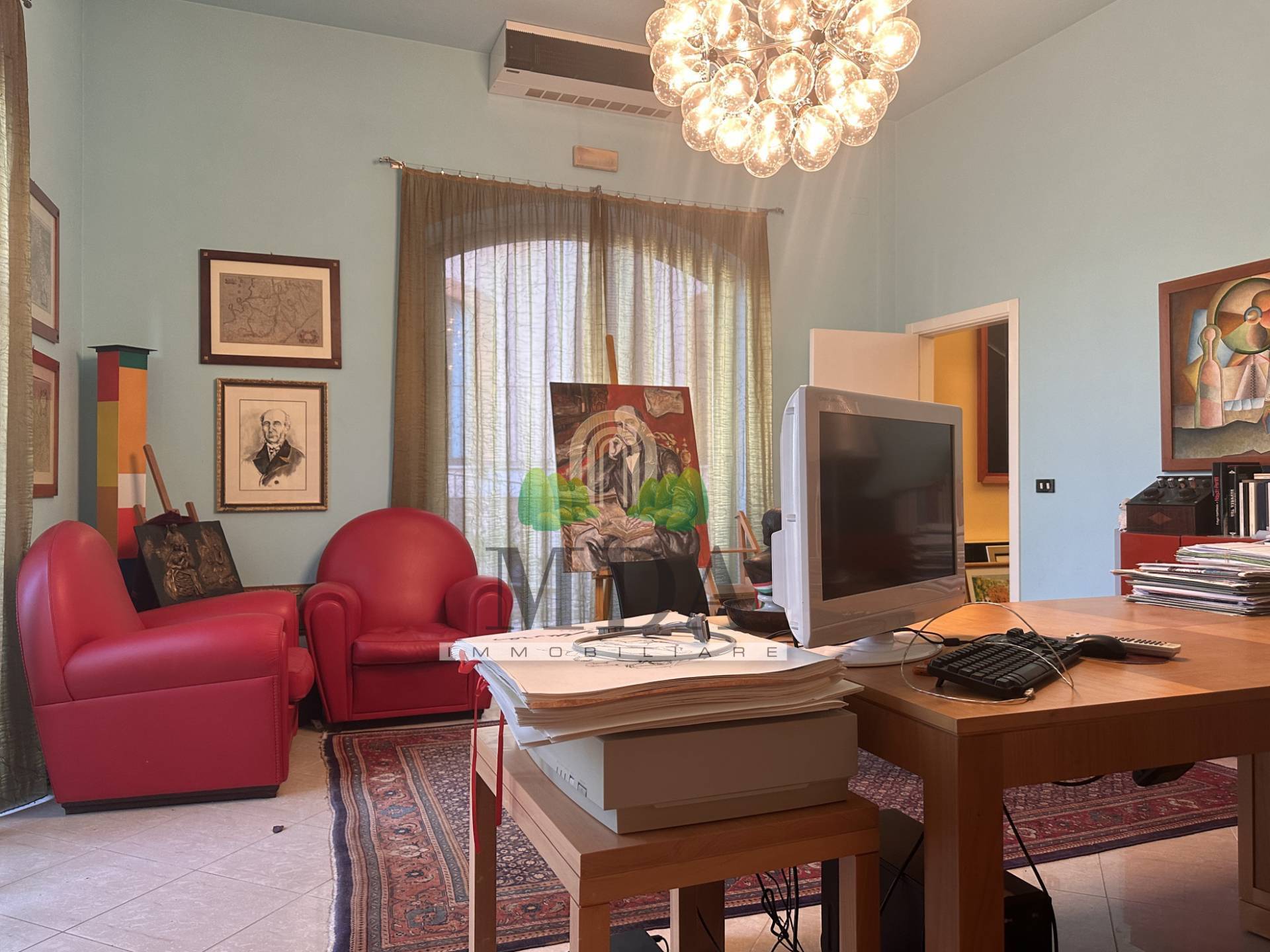 Locale commerciale in vendita a Nereto, centro