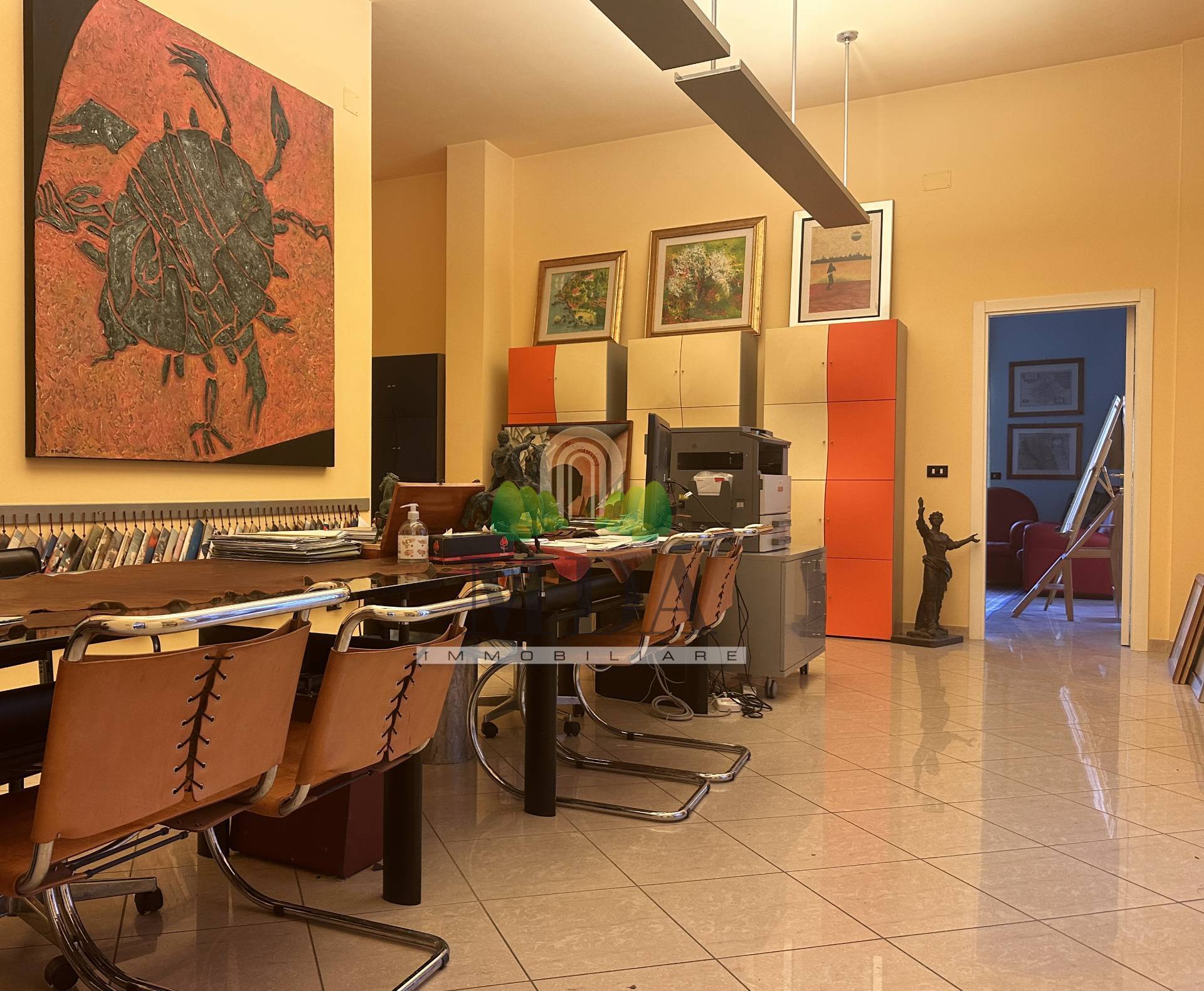 Locale commerciale in vendita a Nereto, centro