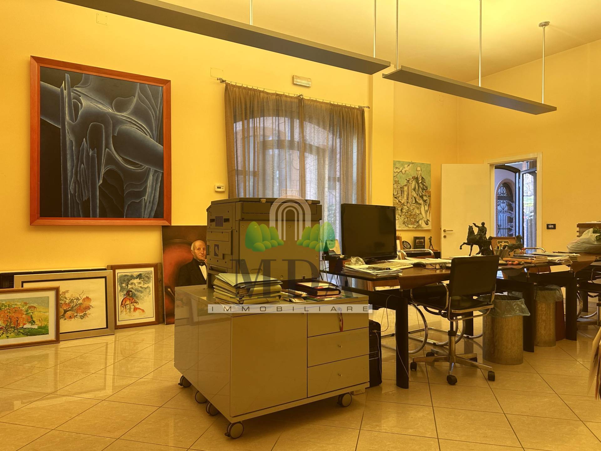 Locale commerciale in vendita a Nereto, centro