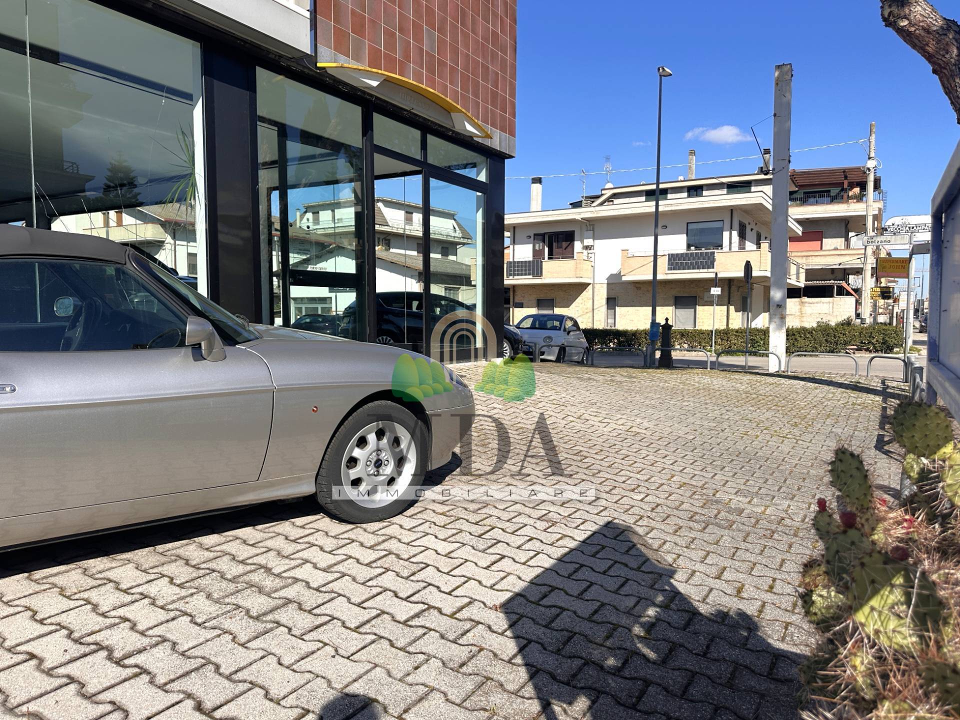 Locale commerciale in vendita a Martinsicuro