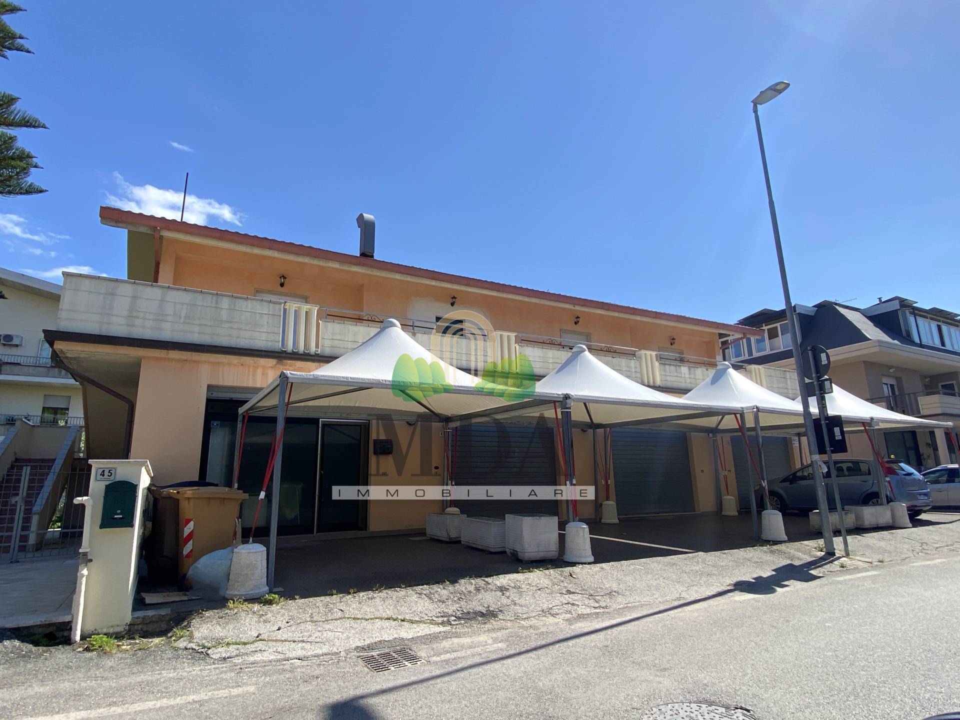 Locale commerciale in vendita a Martinsicuro