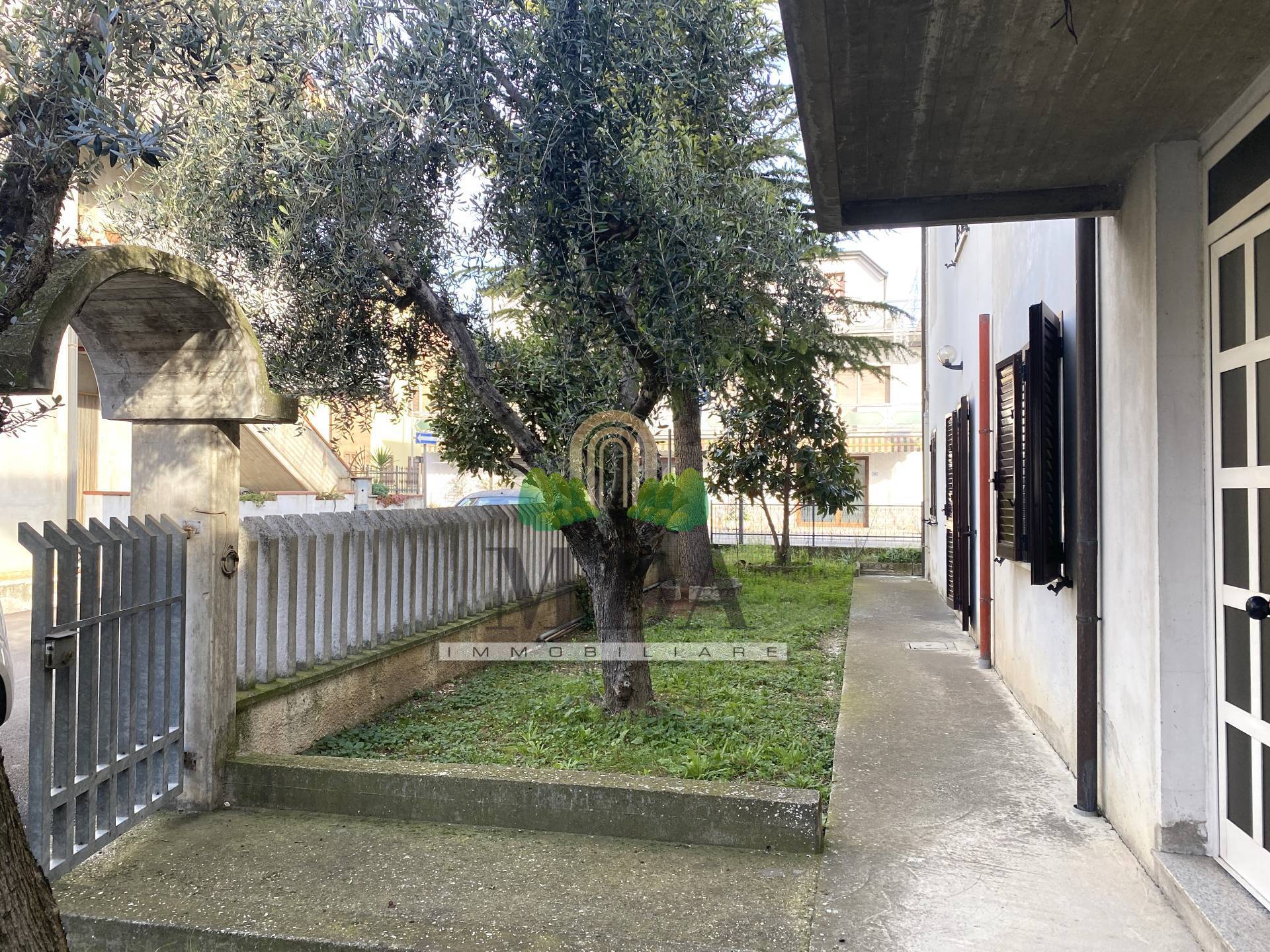 Casa singola in vendita a Sant'Omero, Garrufo