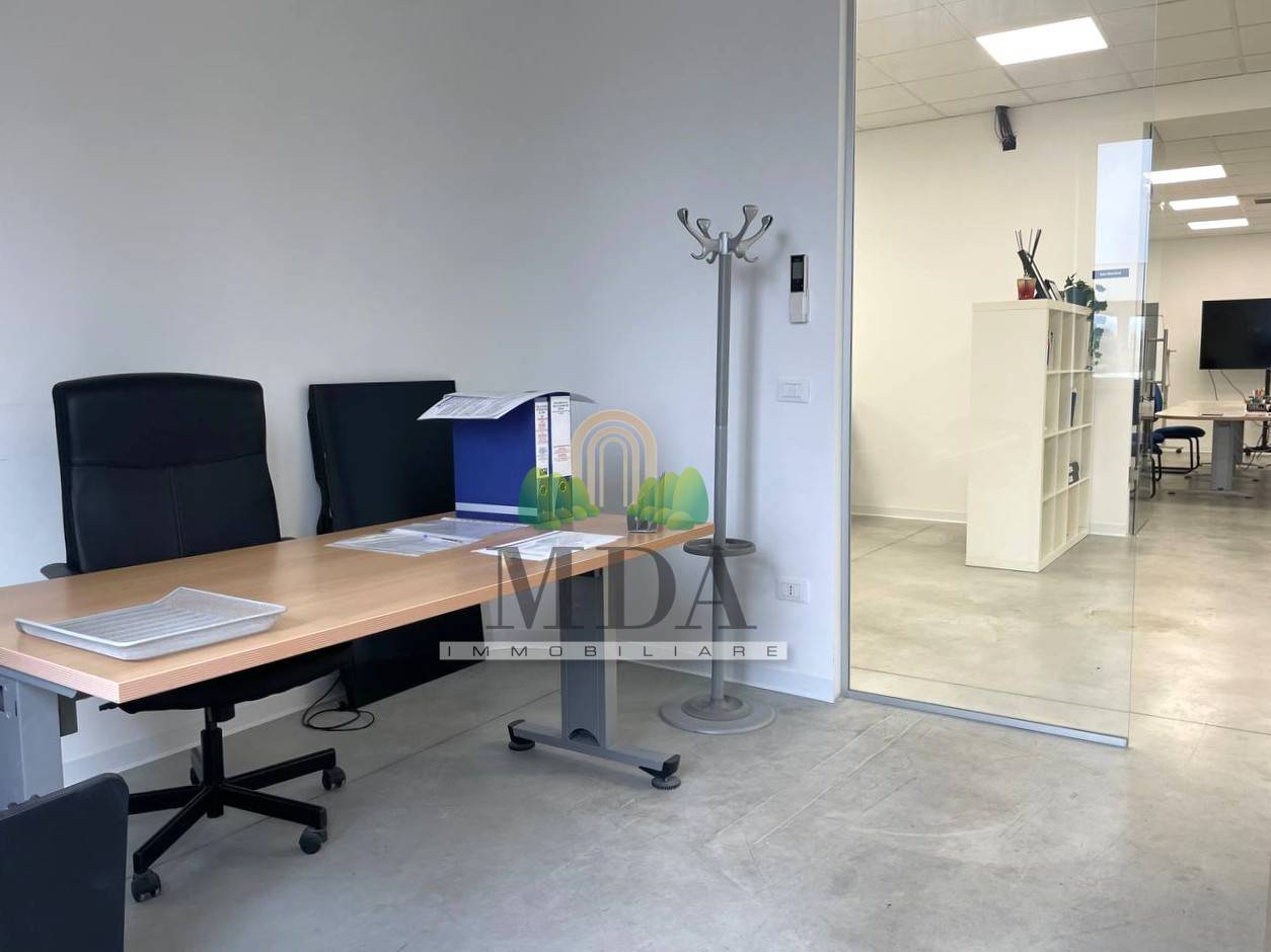 Studio/Ufficio in vendita a Alba Adriatica, Alba Adriatica