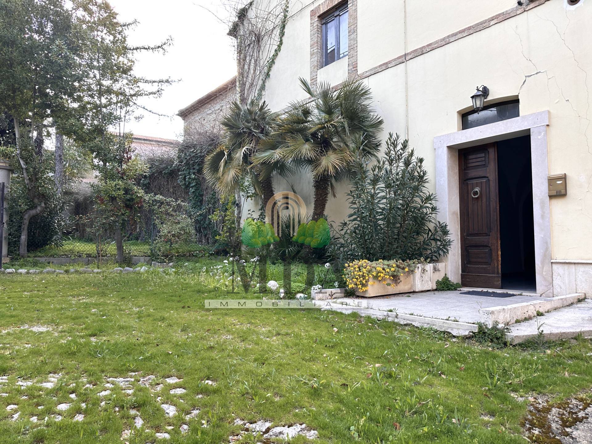 Casa singola in vendita a Nereto, centro