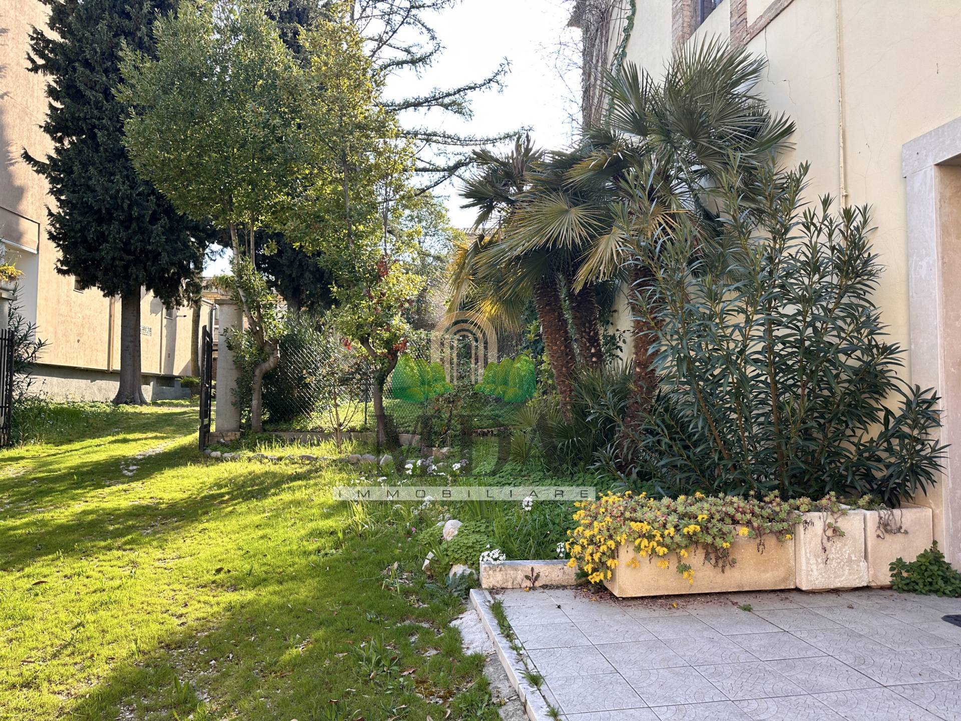 Casa singola in vendita a Nereto, centro