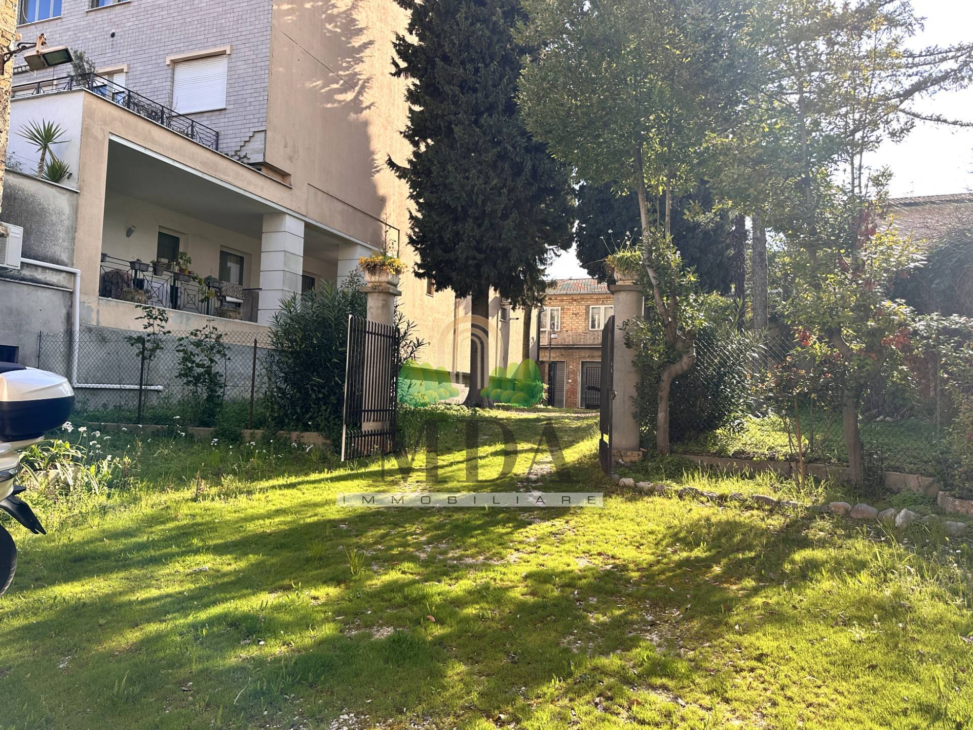 Casa singola in vendita a Nereto, centro