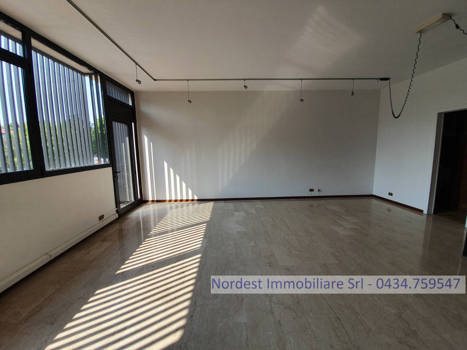 Locale commerciale in affitto a Pasiano di Pordenone