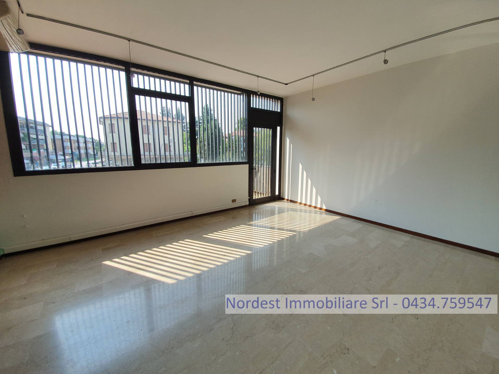 Locale commerciale in affitto a Pasiano di Pordenone