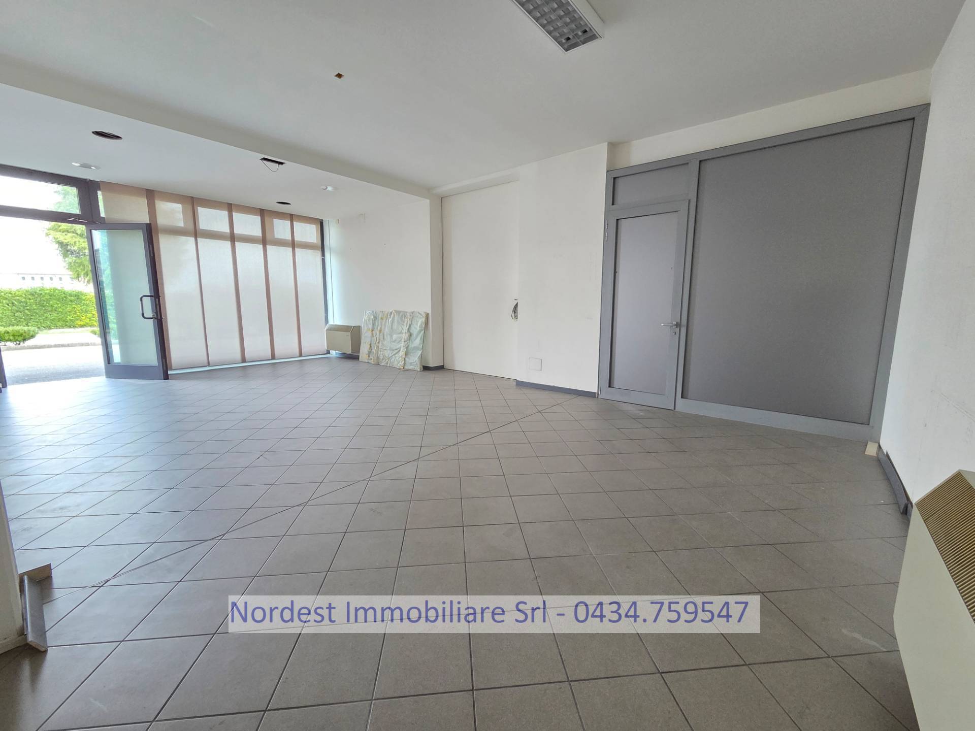 Locale commerciale in affitto a Vazzola