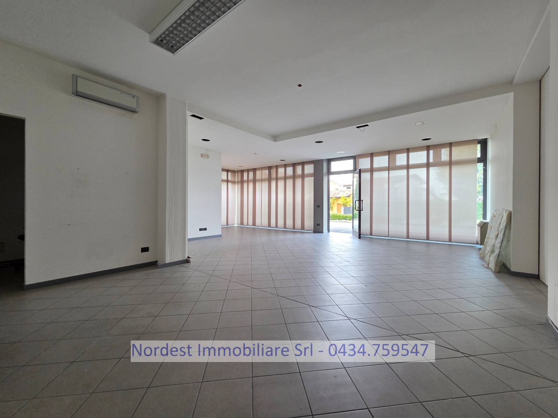 Locale commerciale in affitto a Vazzola