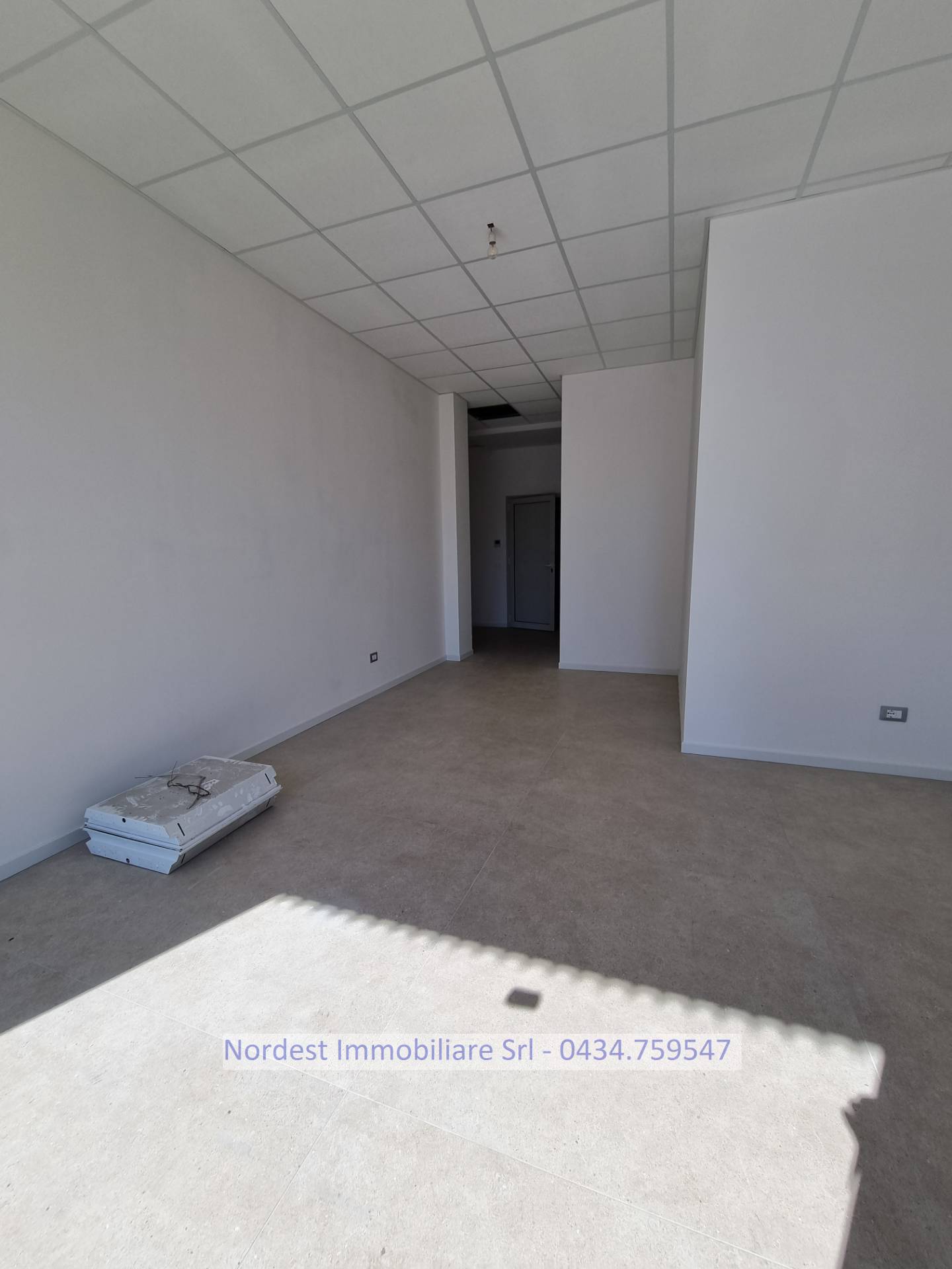 Locale commerciale in affitto a Codogn