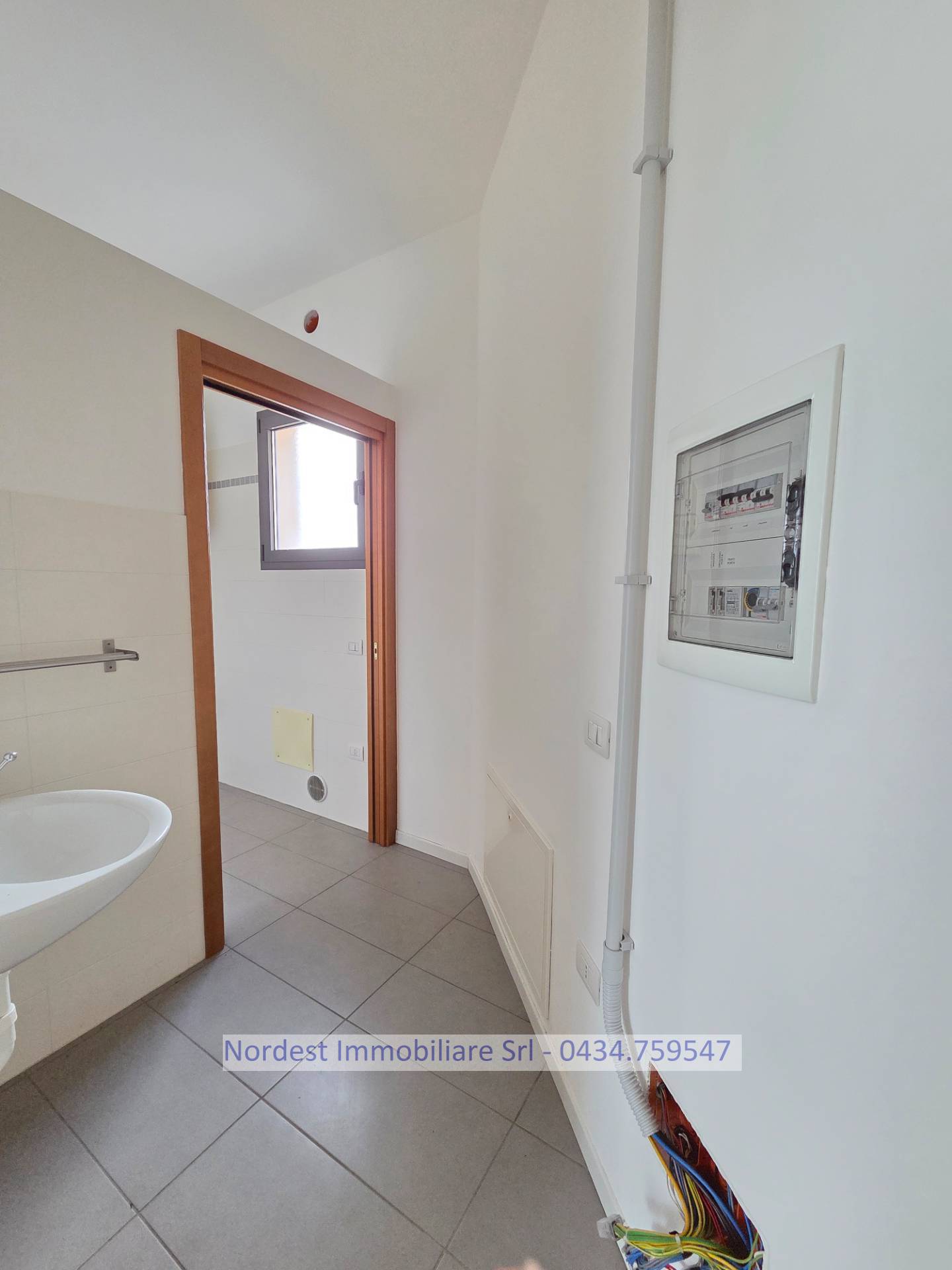 Locale commerciale in affitto a Codogn