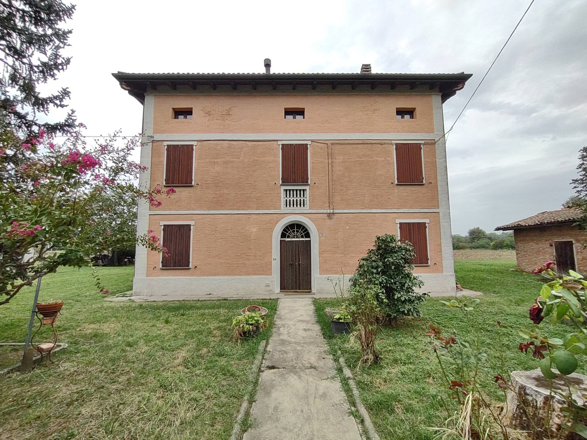 Villa da ristrutturare a Castelfranco Emilia