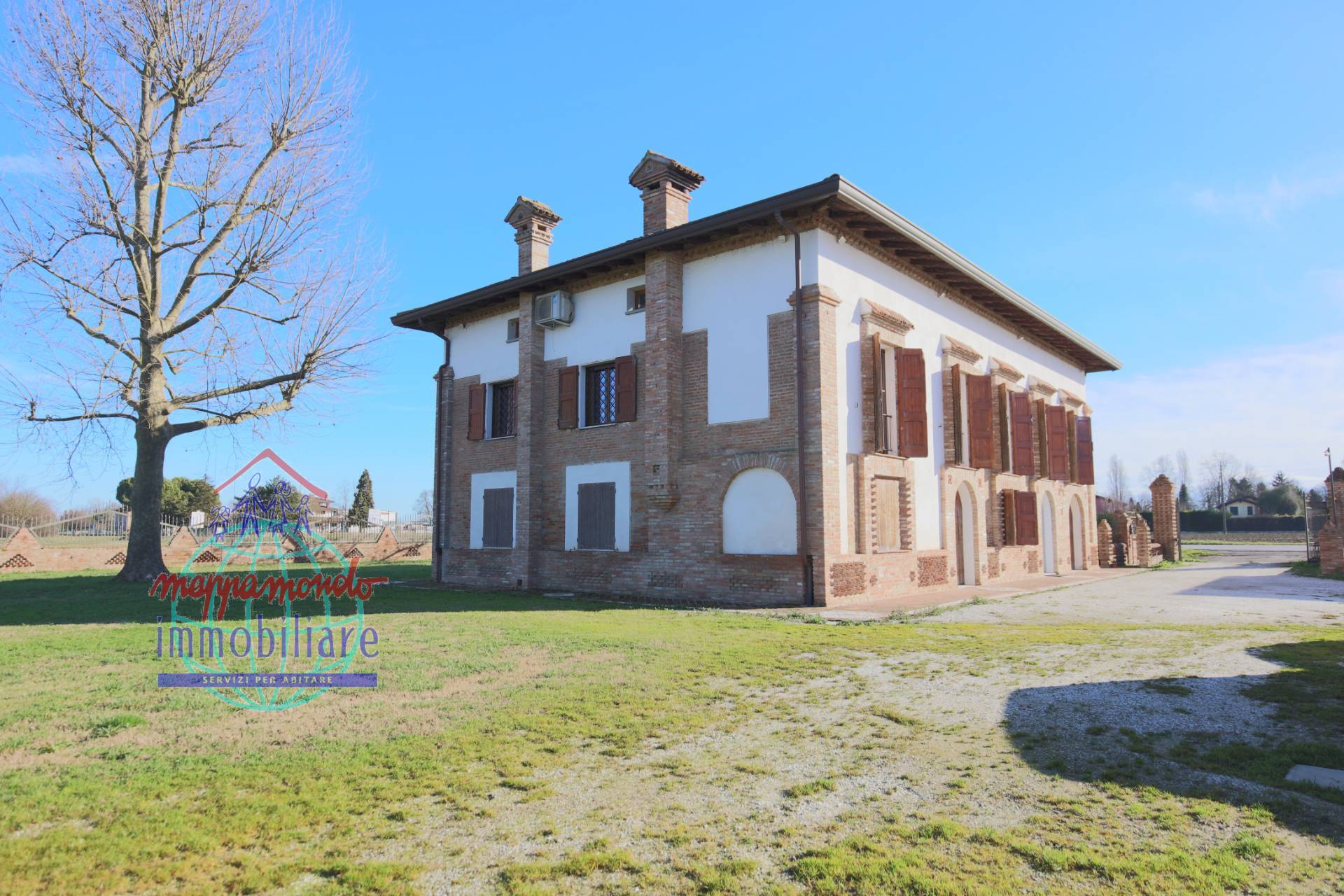 Villa in vendita a Cento
