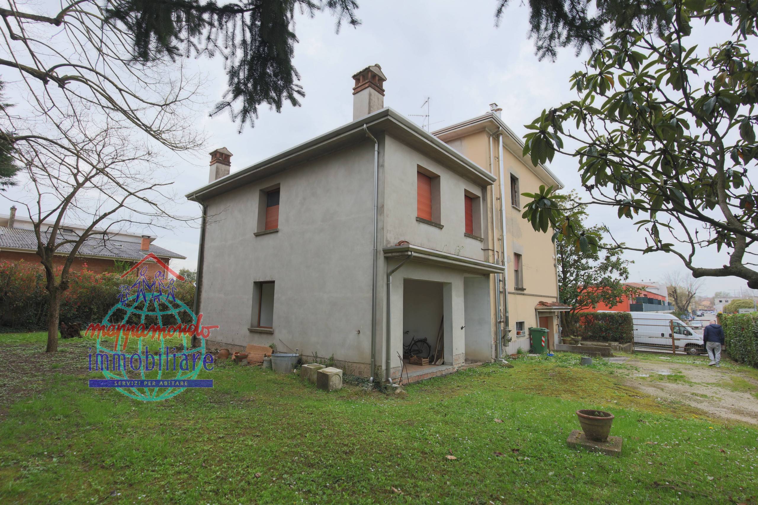 Bi-Tri-Quadrifamiliare in vendita a Cento, Cento