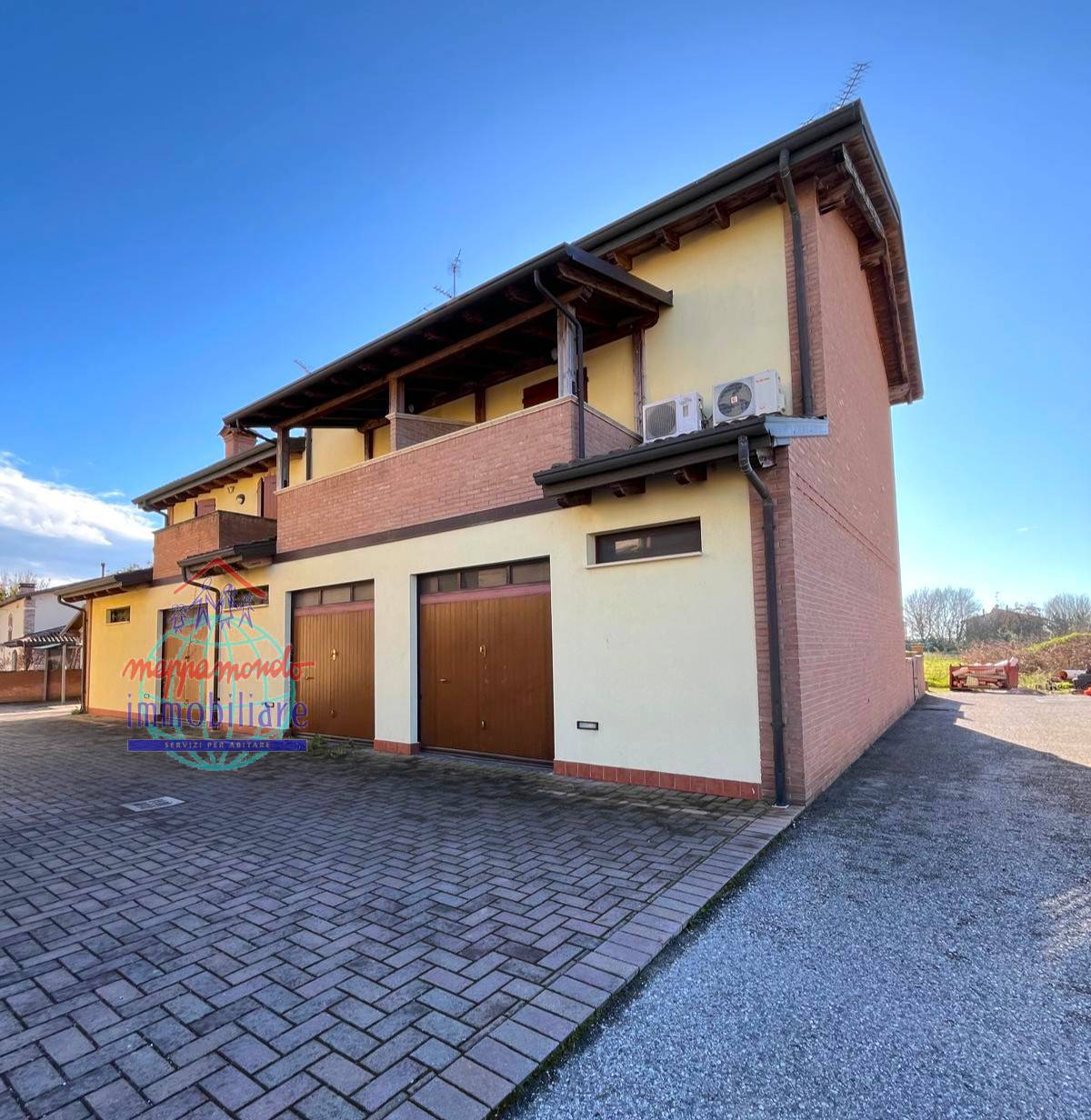 Villette a schiera in vendita a Cento, Casumaro