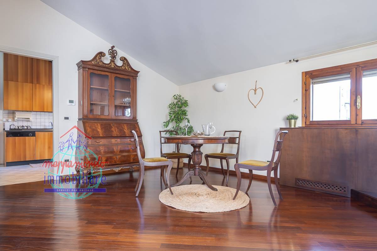 Appartamento in vendita a Cento, Cento