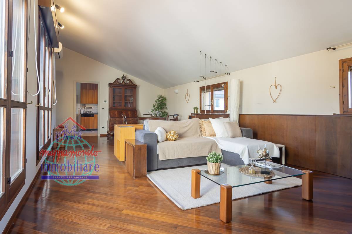 Appartamento in vendita a Cento, Cento