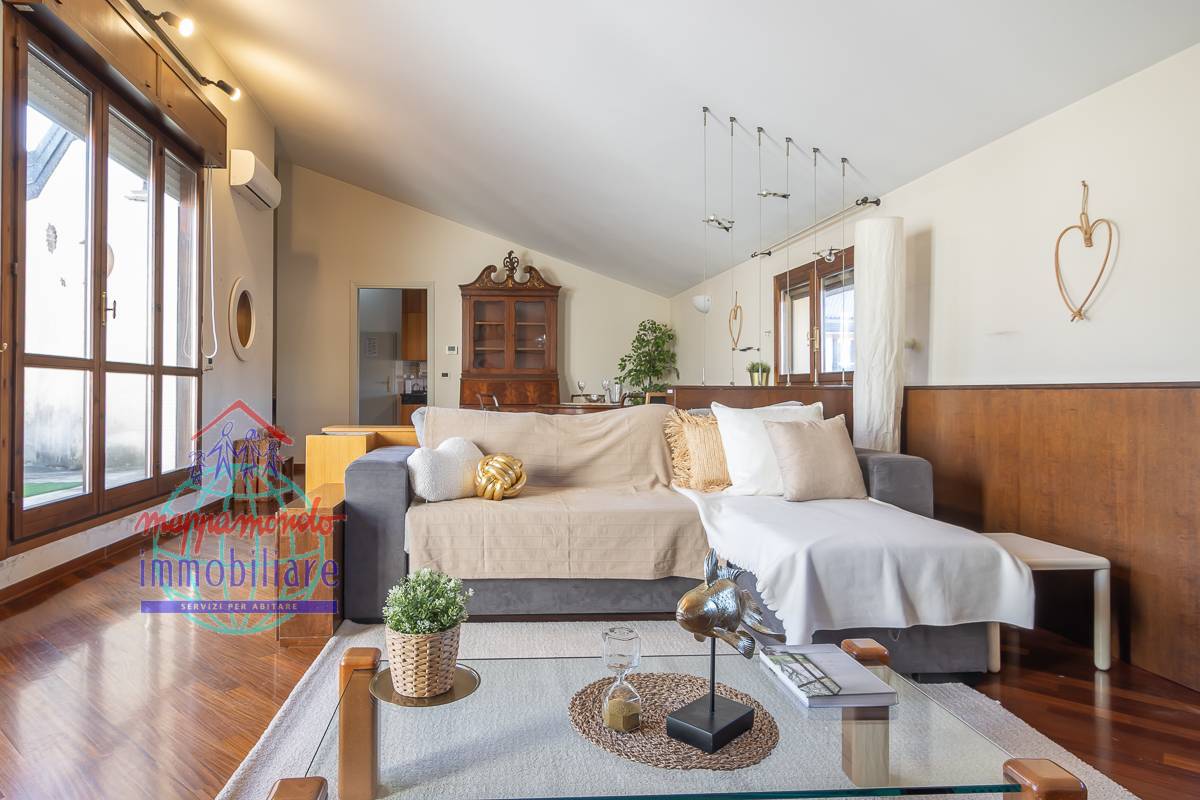 Appartamento in vendita a Cento, Cento