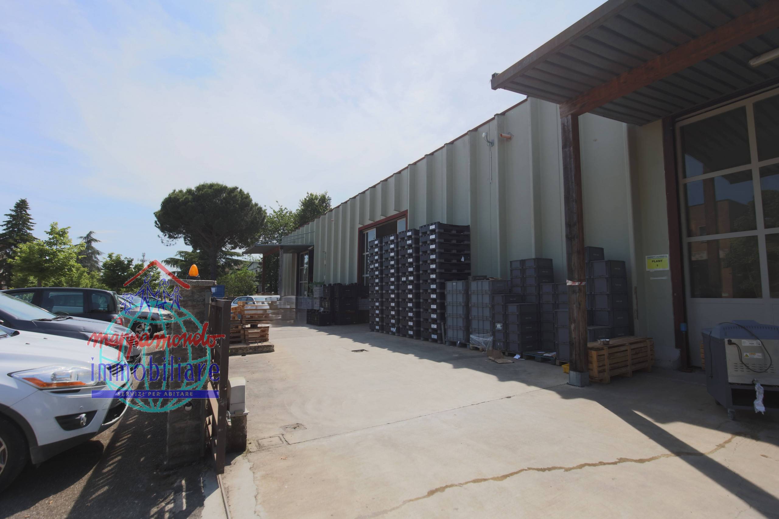Capannone in vendita a Cento, Cento