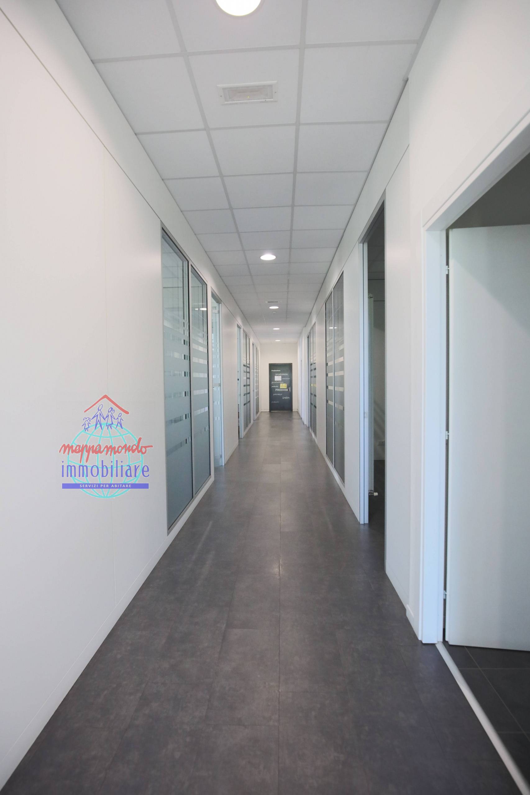 Capannone in vendita a Cento, Cento