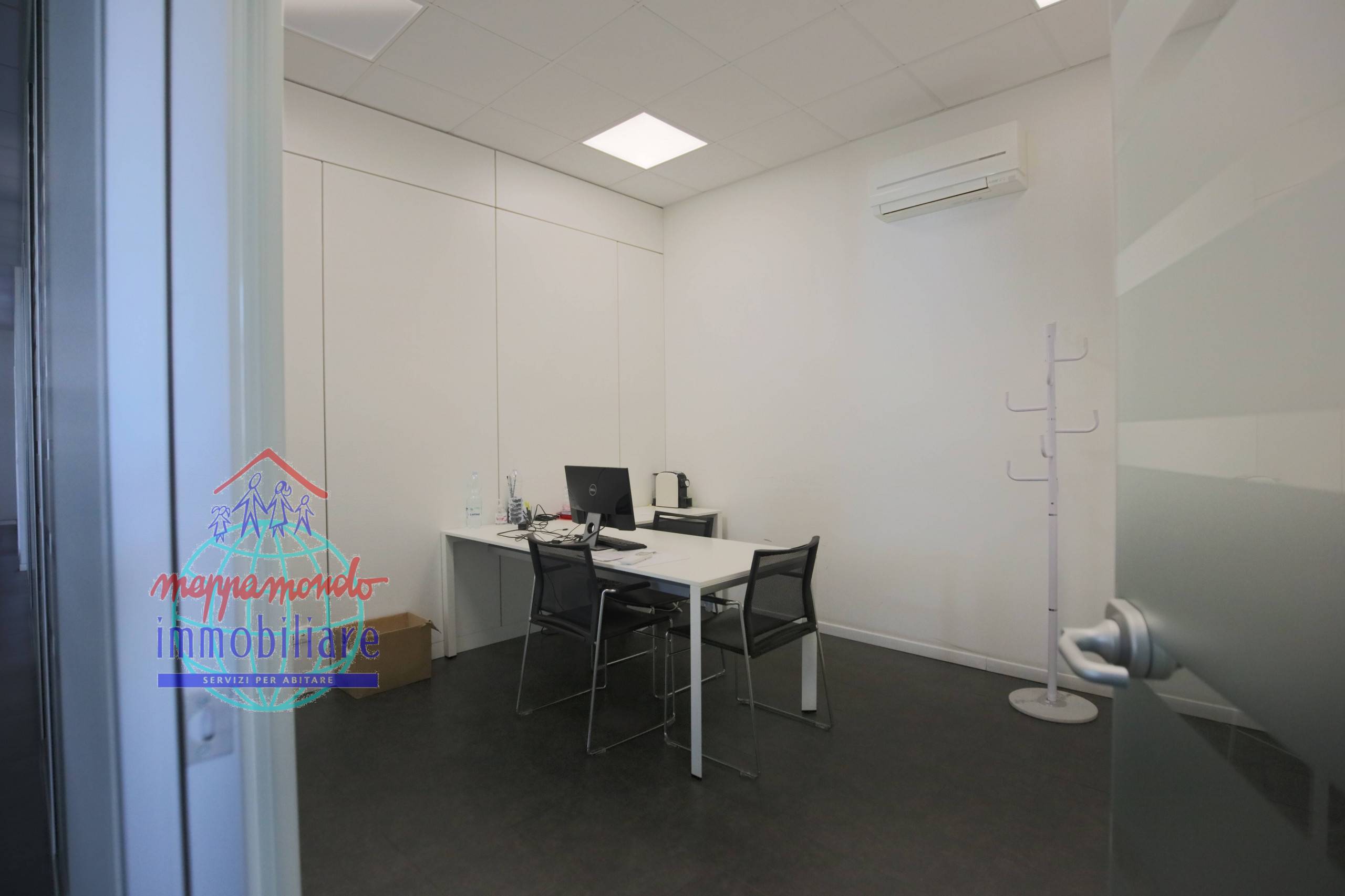 Capannone in vendita a Cento, Cento