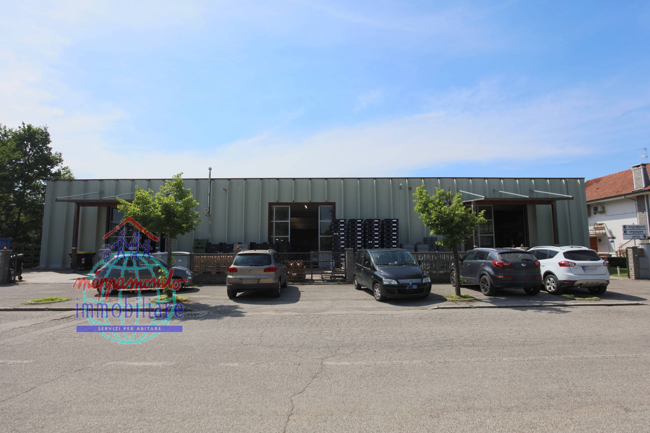 Capannone in vendita a Cento, Cento