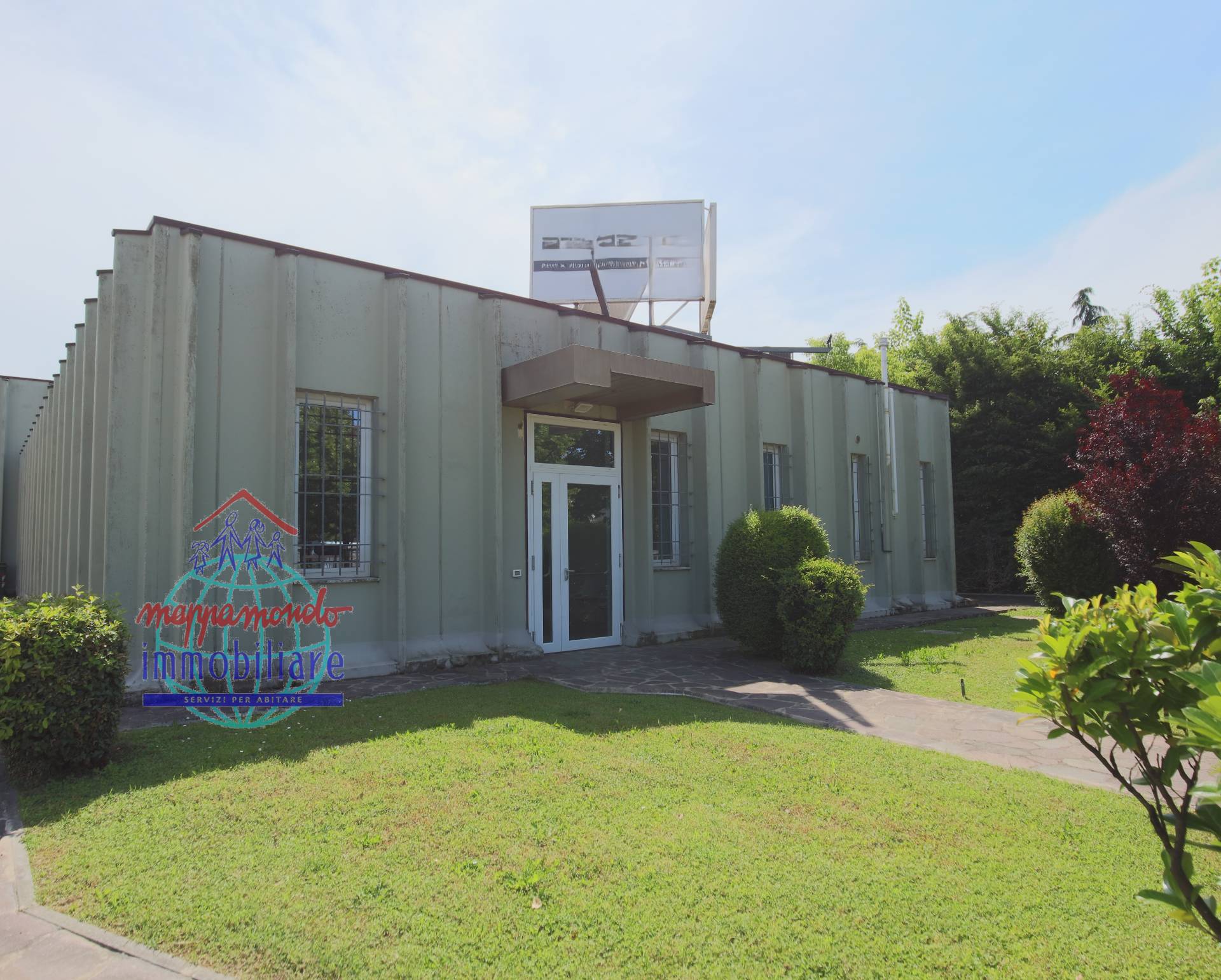 Capannone in vendita a Cento, Cento