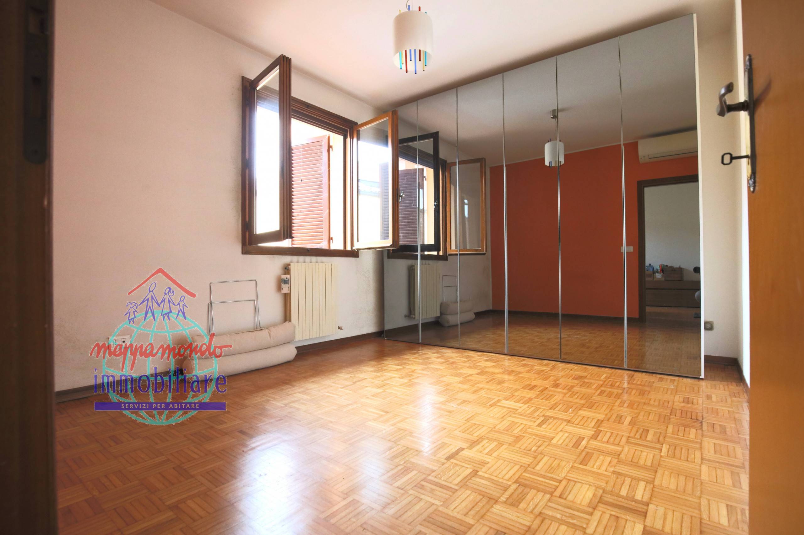 Appartamento in vendita a Cento, Cento