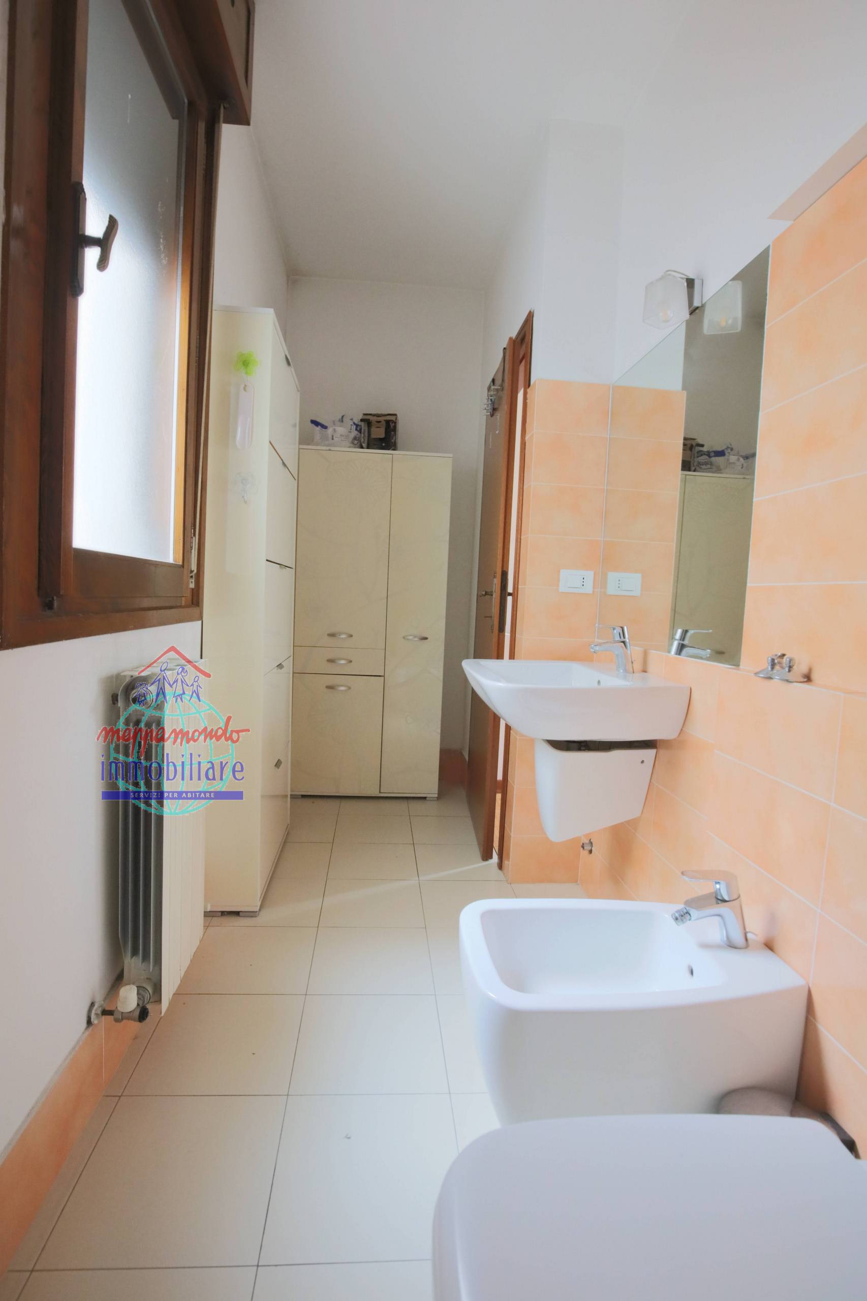 Appartamento in vendita a Cento, Cento