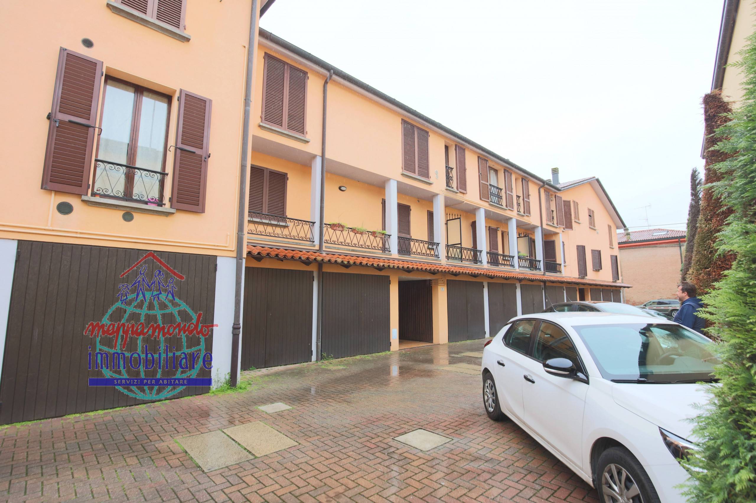 Appartamento in vendita a Cento, Cento