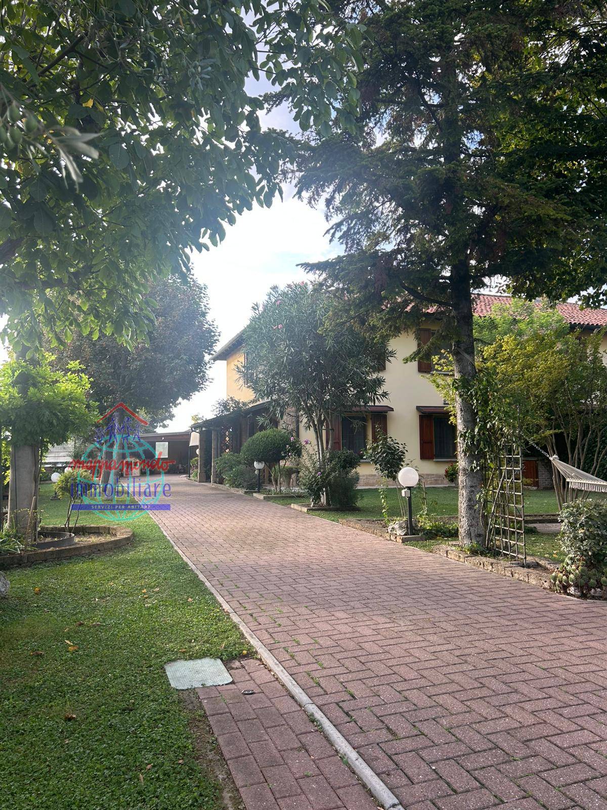 Bi-Tri-Quadrifamiliare in vendita a Calderara di Reno