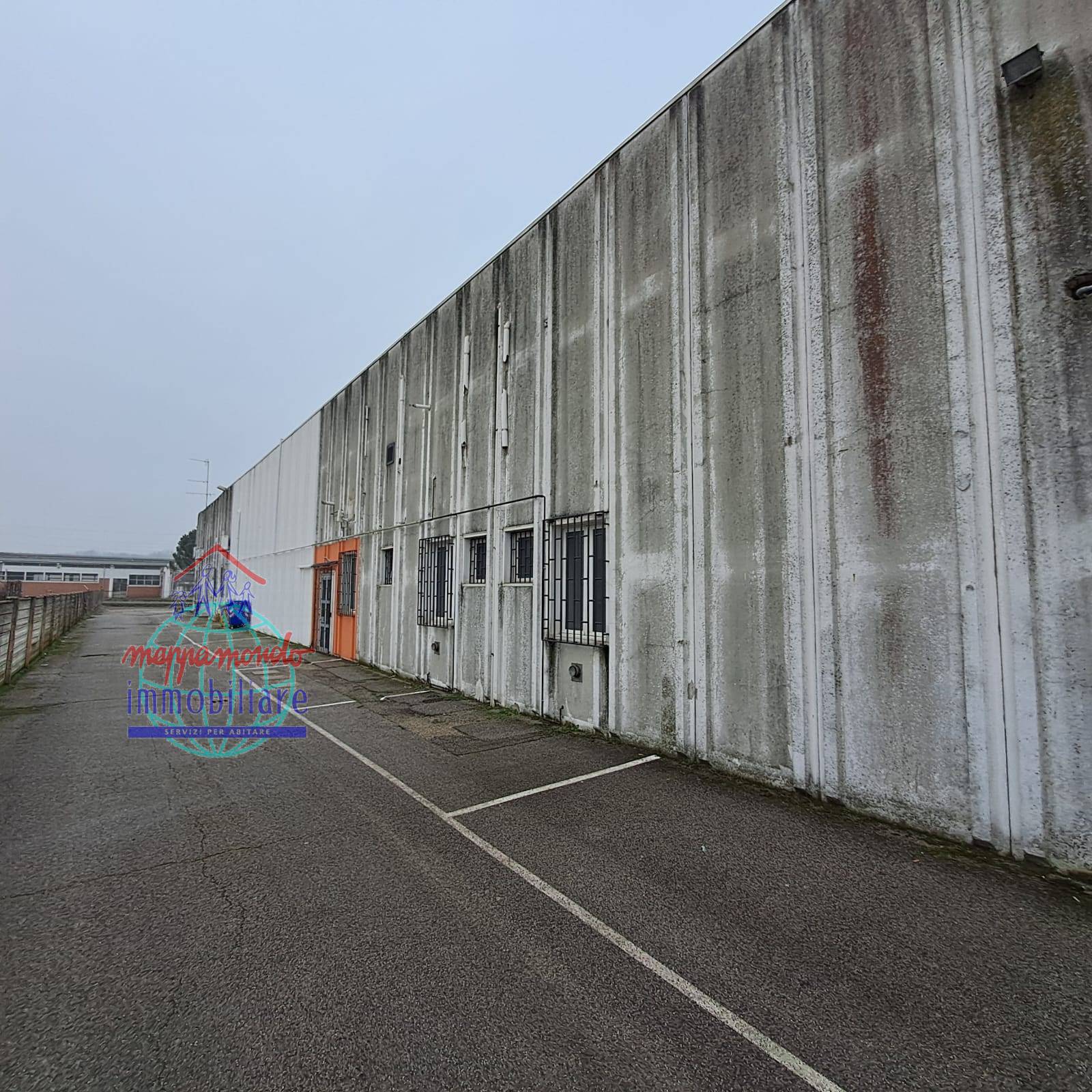 Capannone in vendita a Terre del Reno