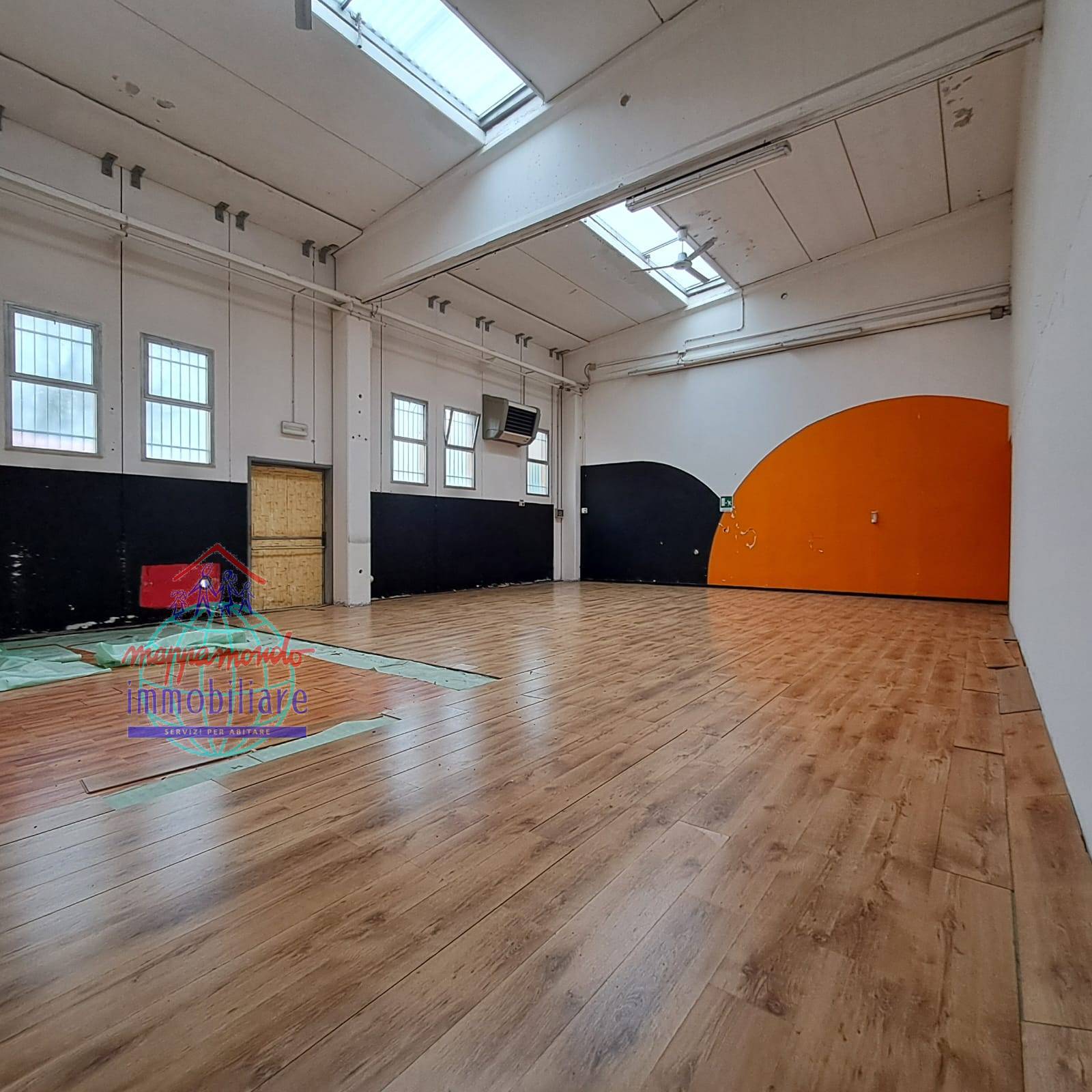 Capannone in vendita a Terre del Reno