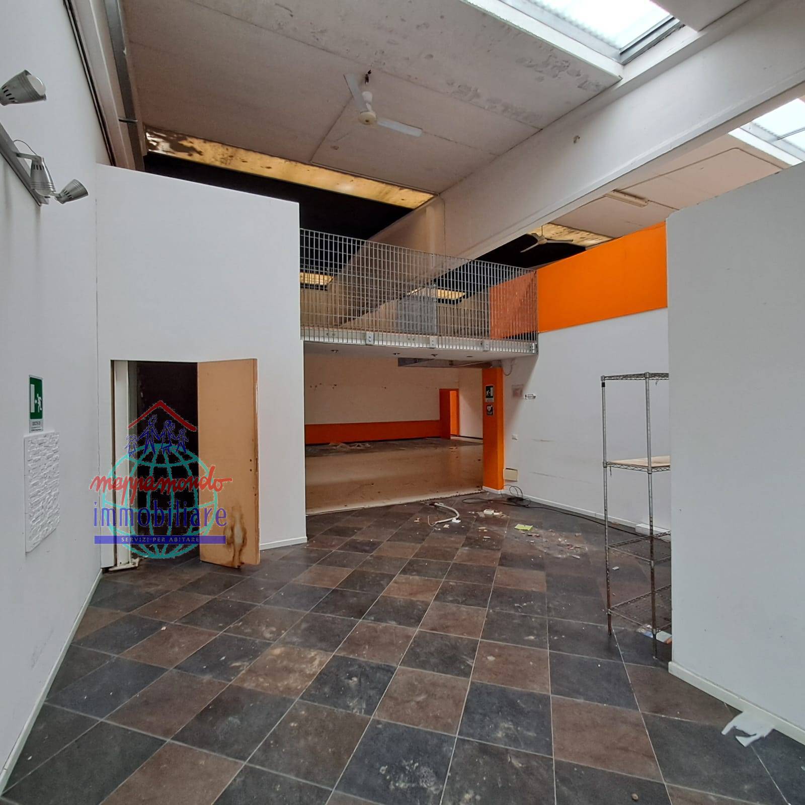 Capannone in affitto a Terre del Reno